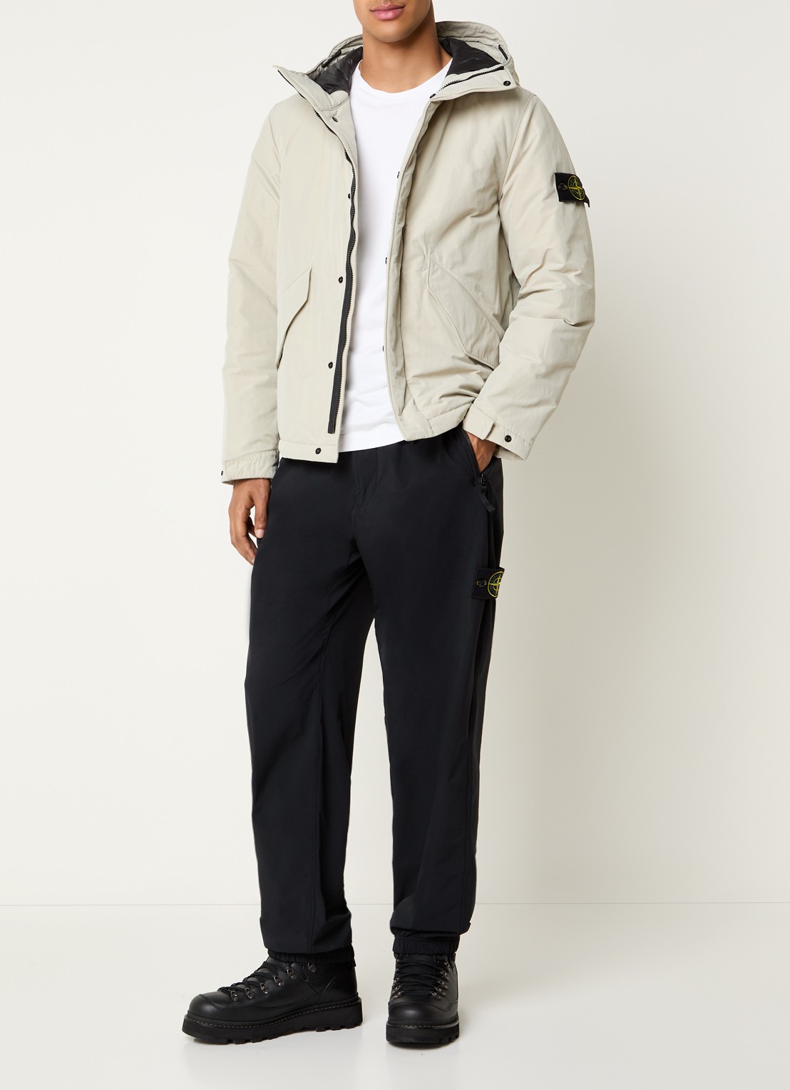 Stone Island S0A26 gewatteerde parka met capuchon en steekzakken - voorkant 2 zand