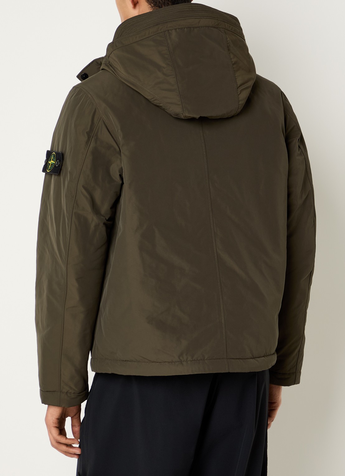Stone Island S0A26 gewatteerde parka met capuchon en steekzakken - achterkant 3 bronsgroen