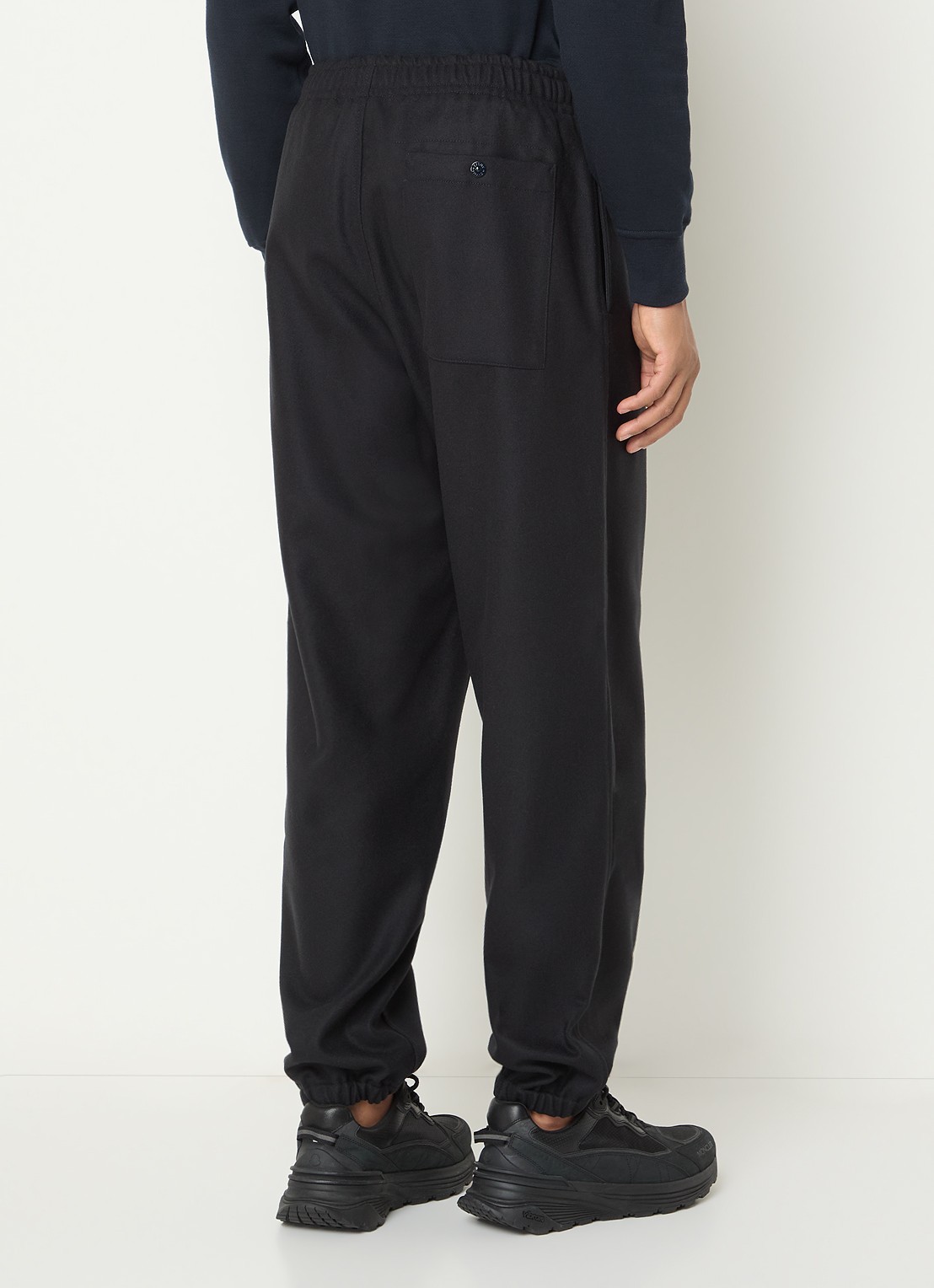 Stone Island S0F24 tapered fit cargobroek in scheerwolblend met klepzakken - achterkant donkerblauw