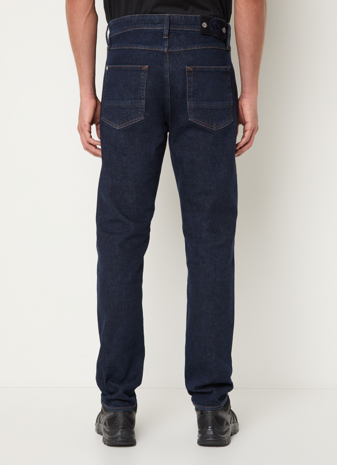 Stone Island S0J12 slim fit jeans met donkere wassing - achterkant blauw