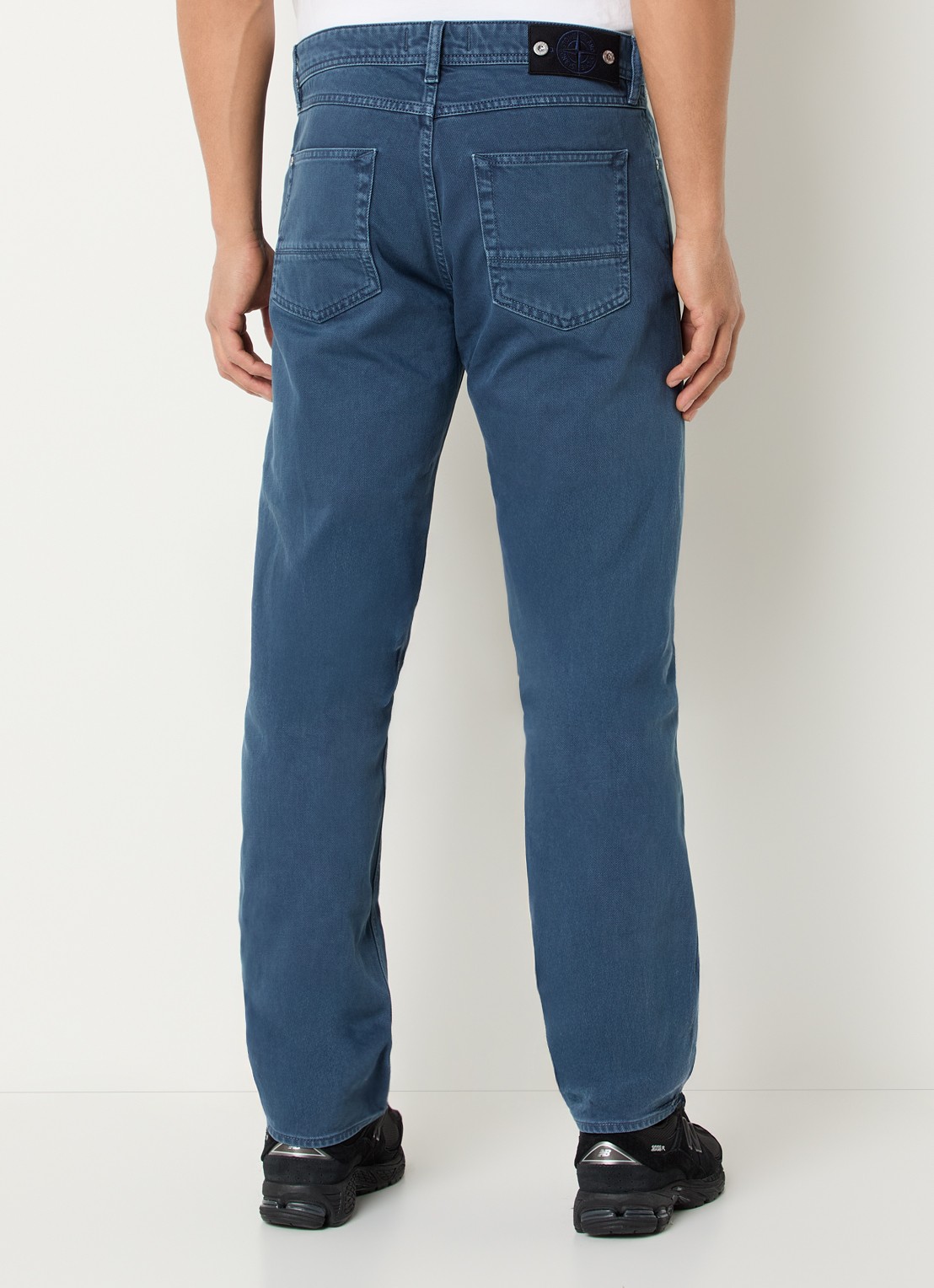 Stone Island S0J18 Tapered fit jeans met donkere wassing - achterkant 4 indigo