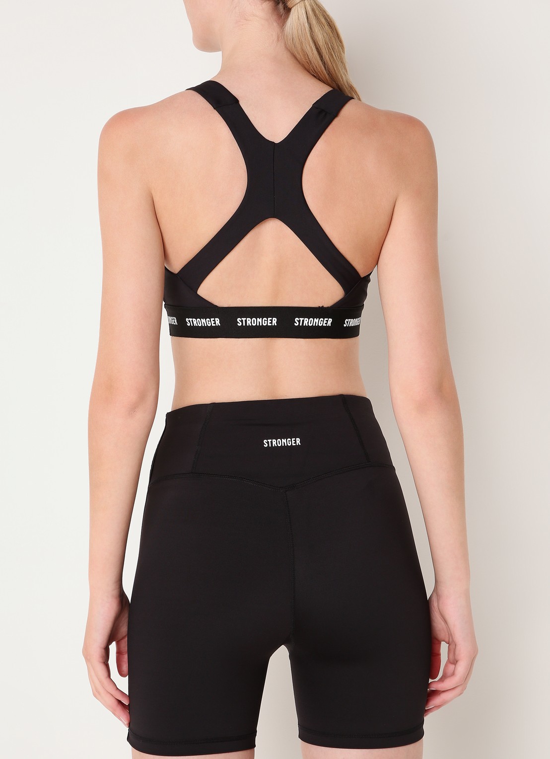 STRONGER Rise sport bh met medium support en logoband - achterkant 4 zwart