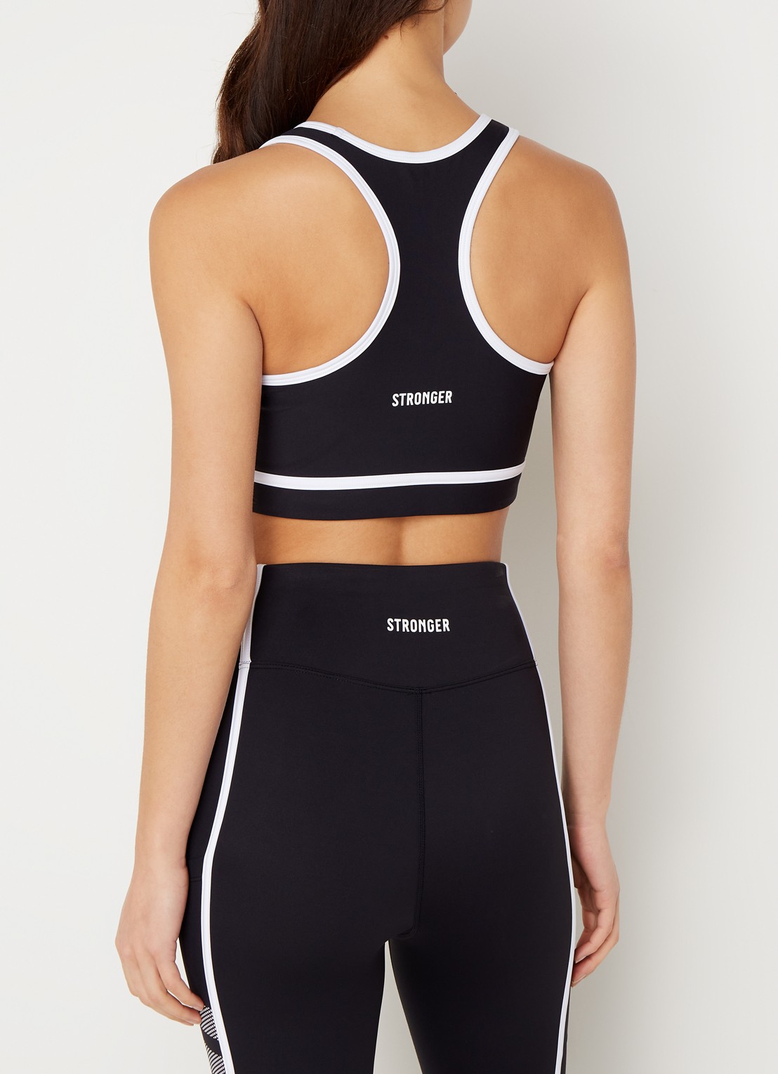 STRONGER Sport bh met medium support en contrastbies - achterkant 4 zwart