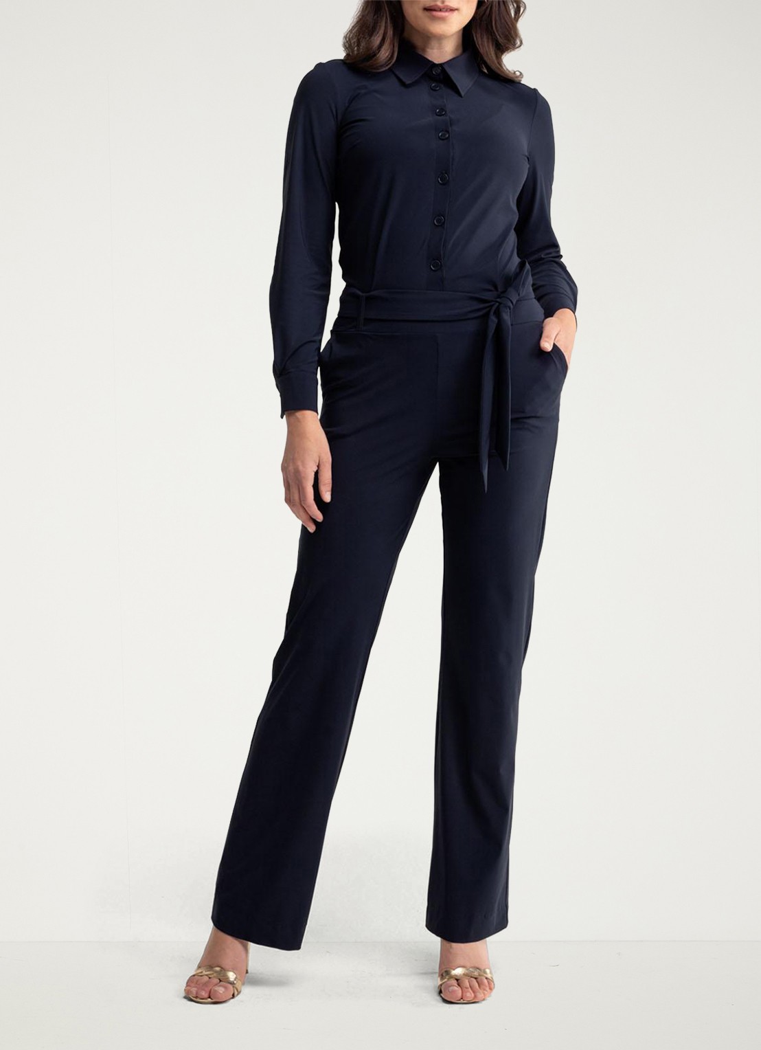 Studio Anneloes Angel straight fit jumpsuit met strikceintuur - voorkant 4 zwart