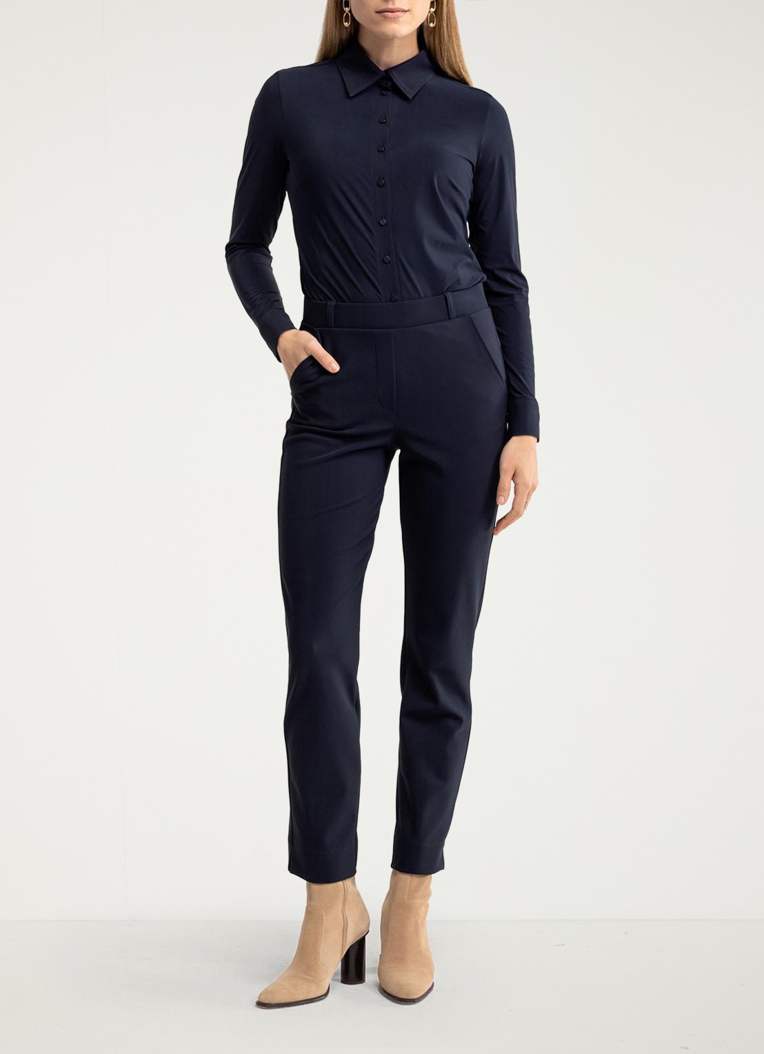 Studio Anneloes Anne mid waist cropped tapered fit pantalon met steekzakken - voorkant 3 donkerblauw
