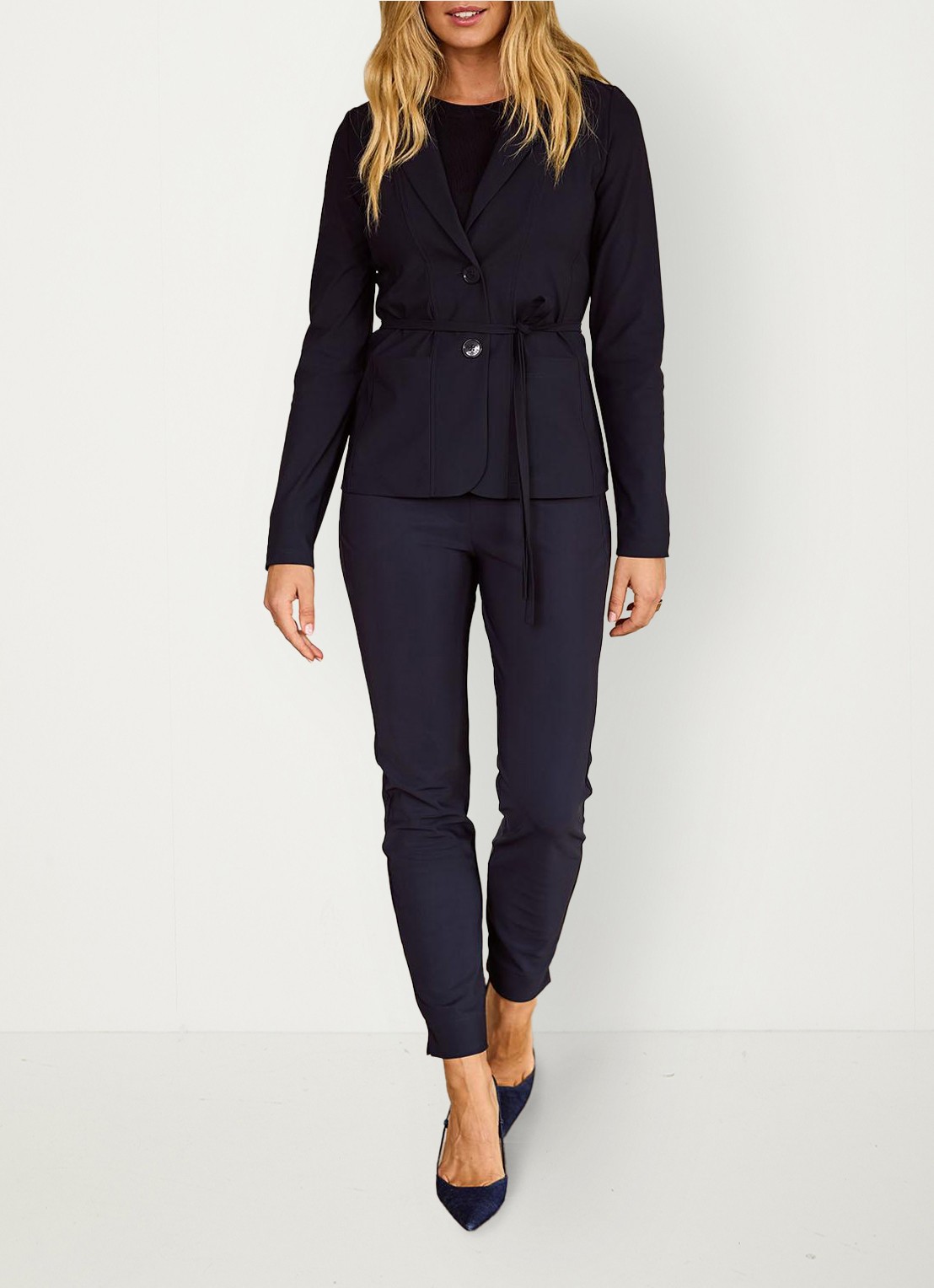Studio Anneloes Blazer met strikceintuur en paspelzakken - voorkant 5 blauw