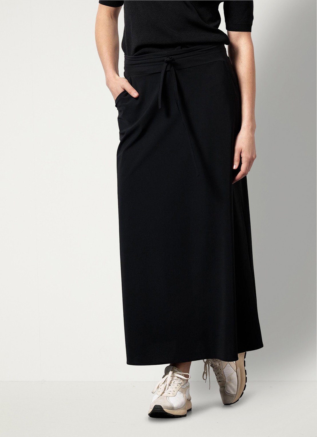 Studio Anneloes Chloe midi rok van travelstof - detail 3 zwart