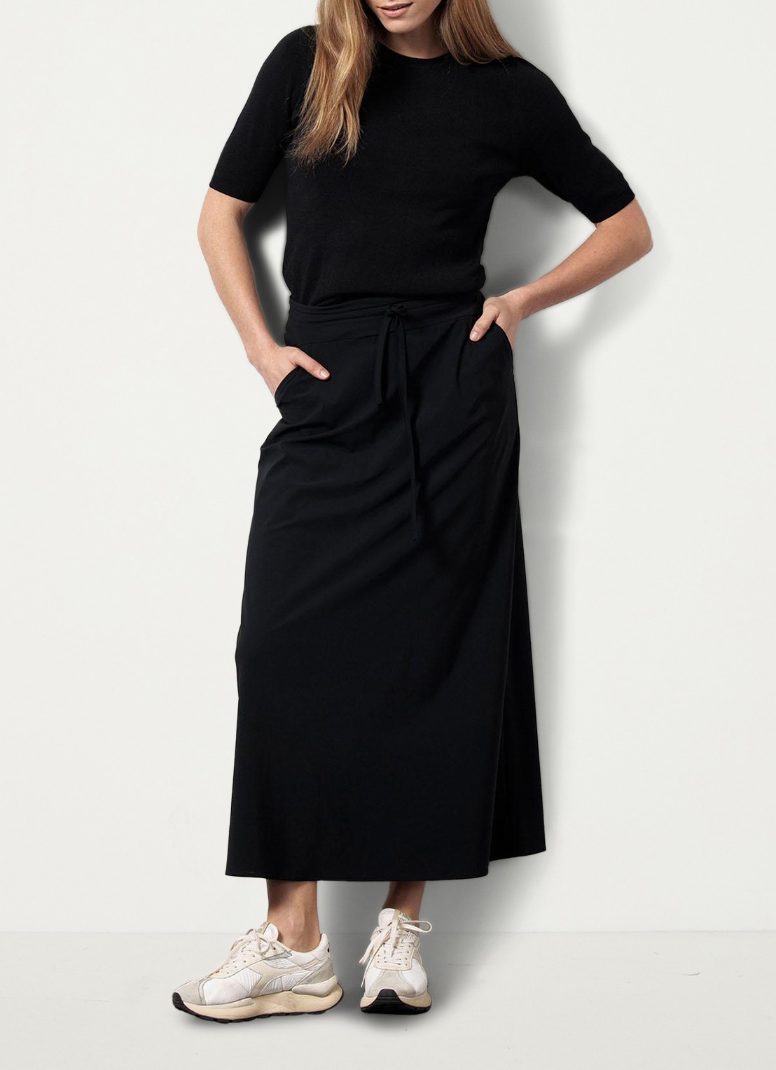 Studio Anneloes Chloe midi rok van travelstof - voorkant 2 zwart