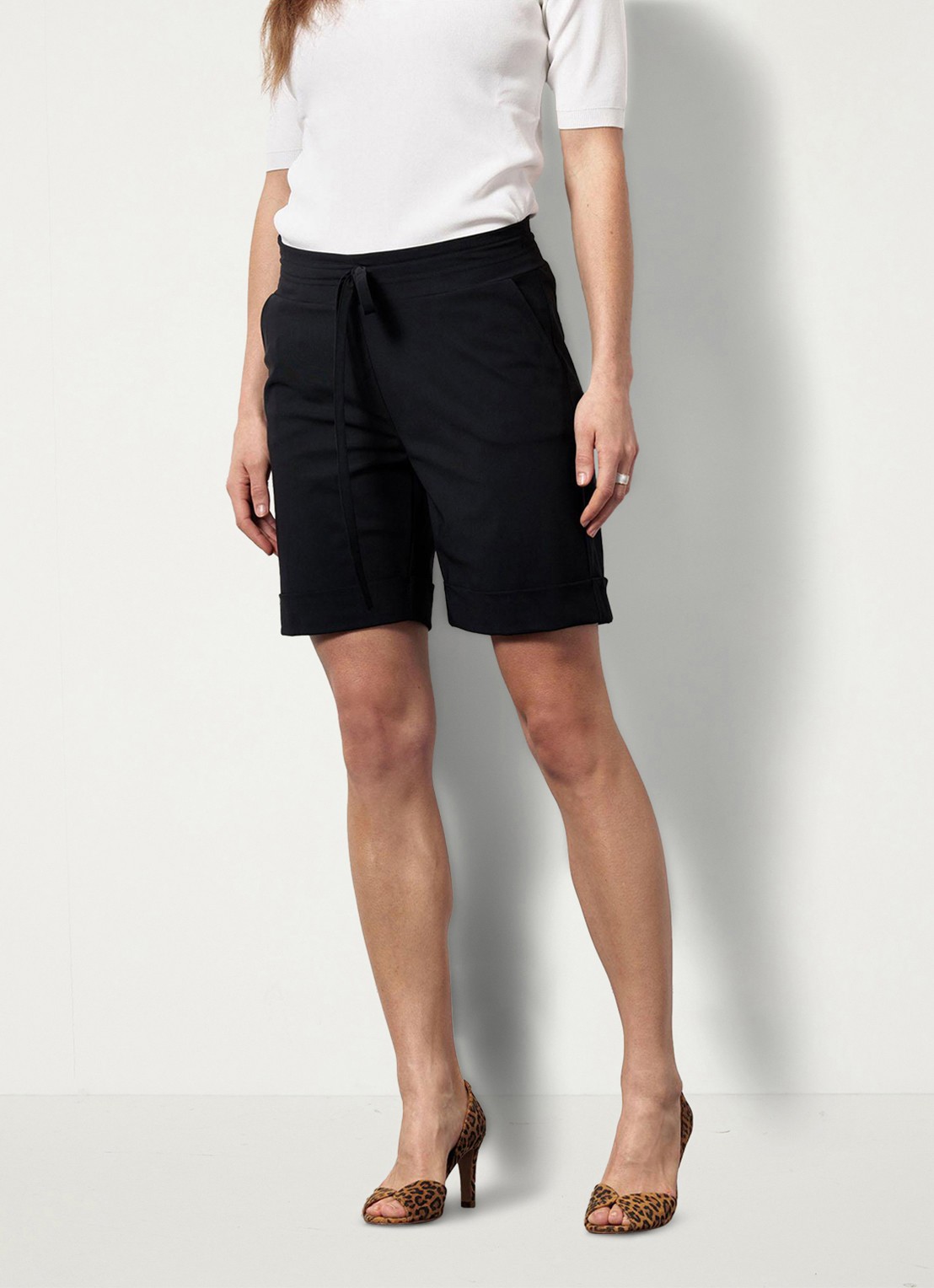 Studio Anneloes City mid waist wide fit korte broek van travelstof - detail 3 zwart