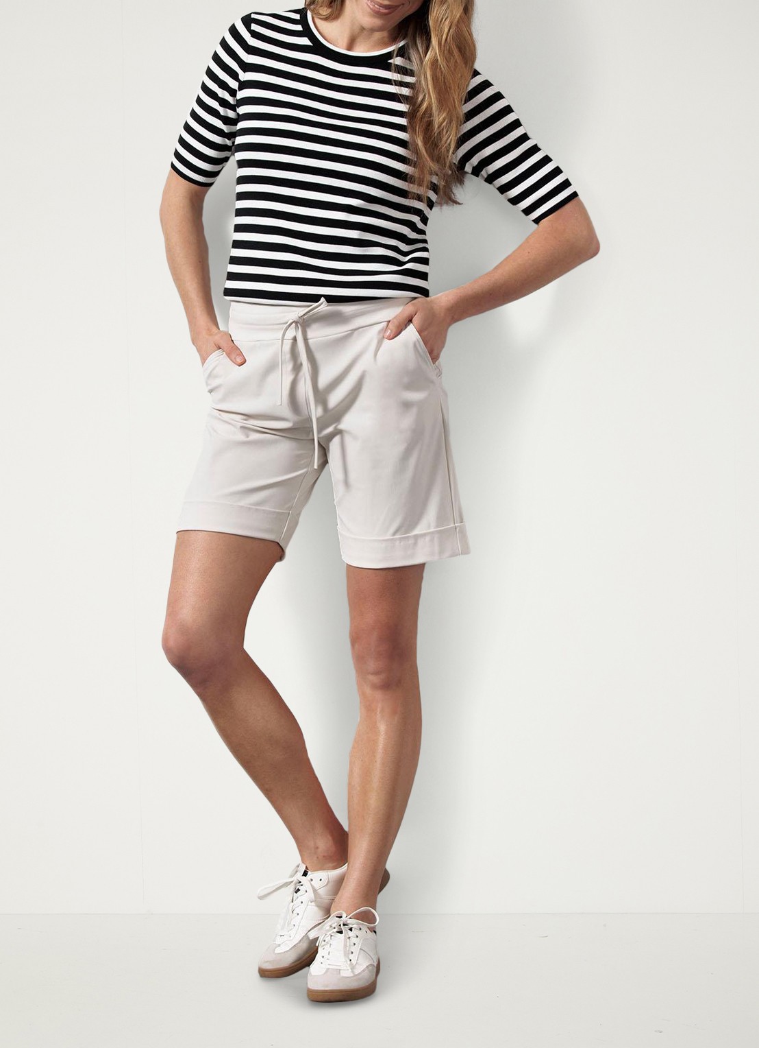 Studio Anneloes City mid waist wide fit korte broek van travelstof - voorkant 2 gebroken wit