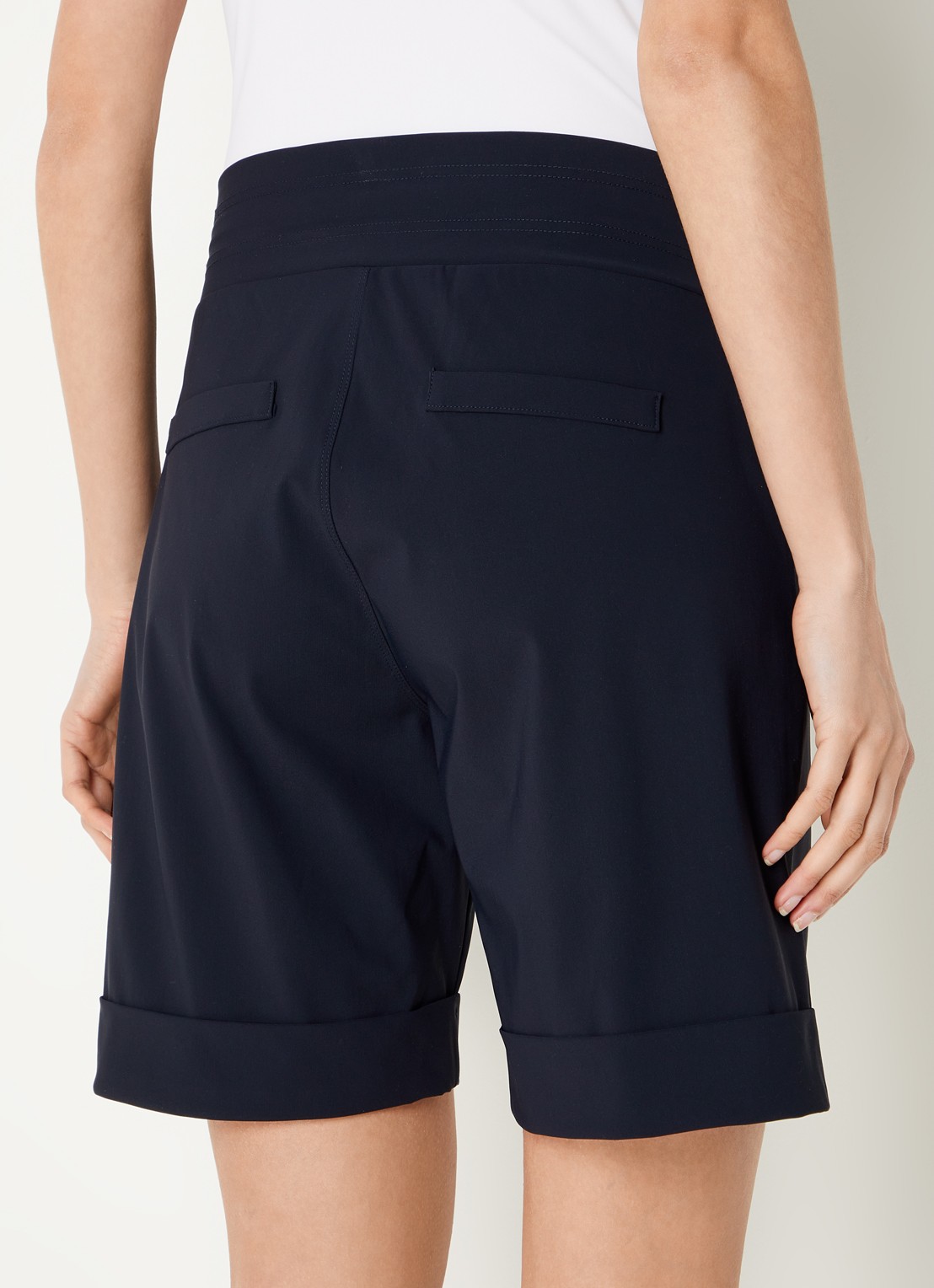 Studio Anneloes City mid waist wide fit korte broek van travelstof - achterkant 8 donkerblauw