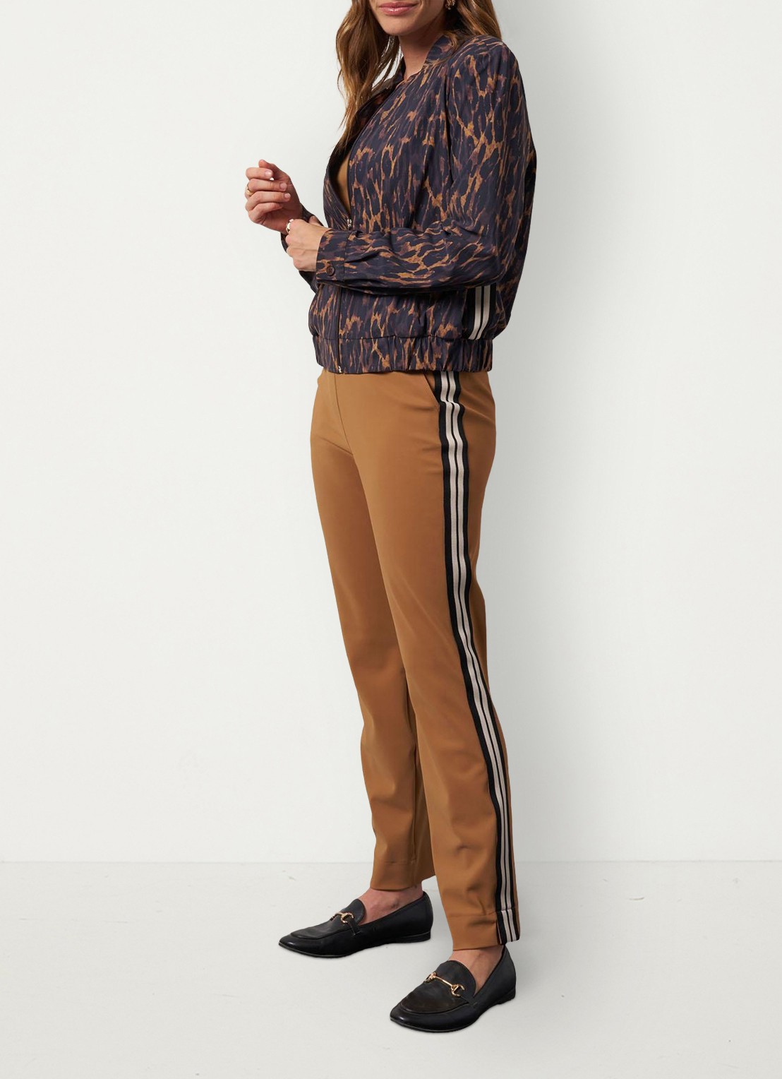 Studio Anneloes Elliot bomberjack met dierenprint - voorkant 5 oranjebruin