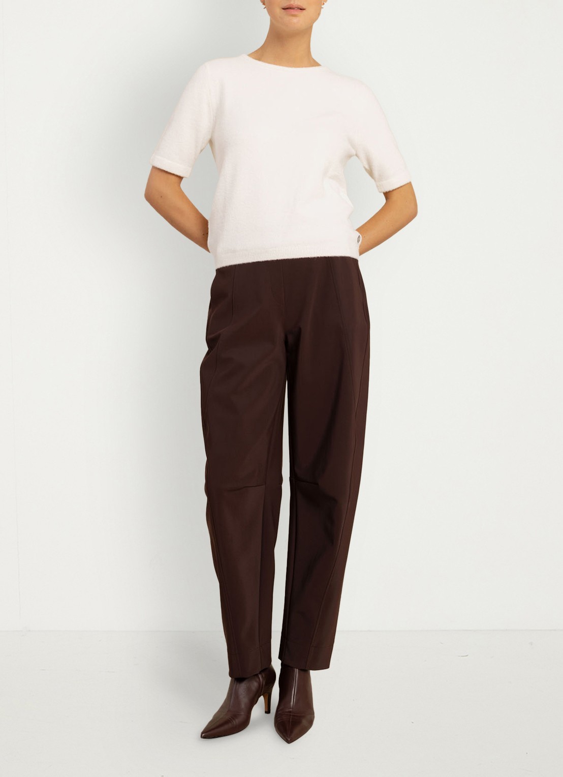 Studio Anneloes Felica fijngebreide pullover met ronde hals - voorkant 5 gebroken wit