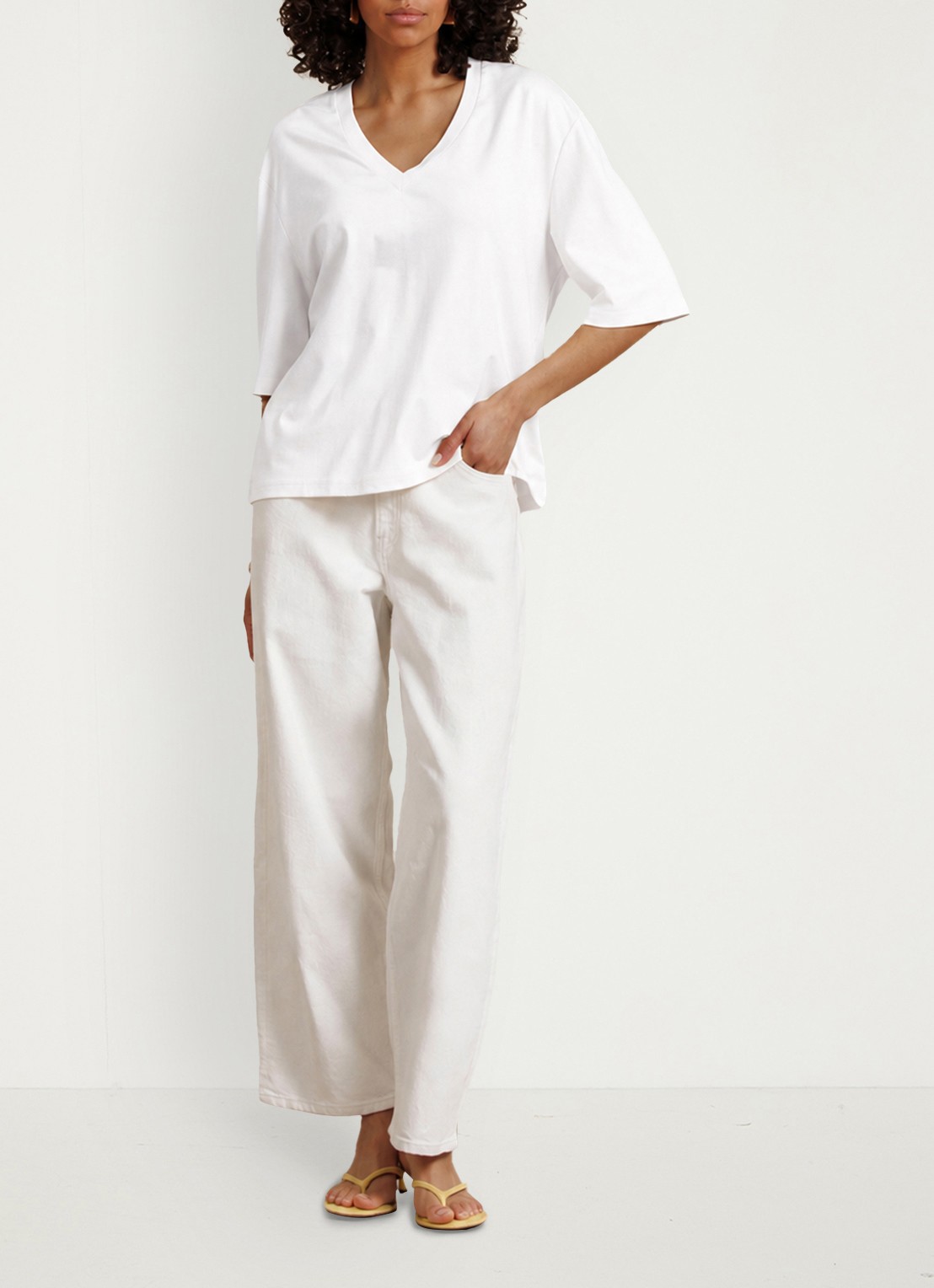 Studio Anneloes Fiore T-shirt met V-hals - voorkant 4 wit