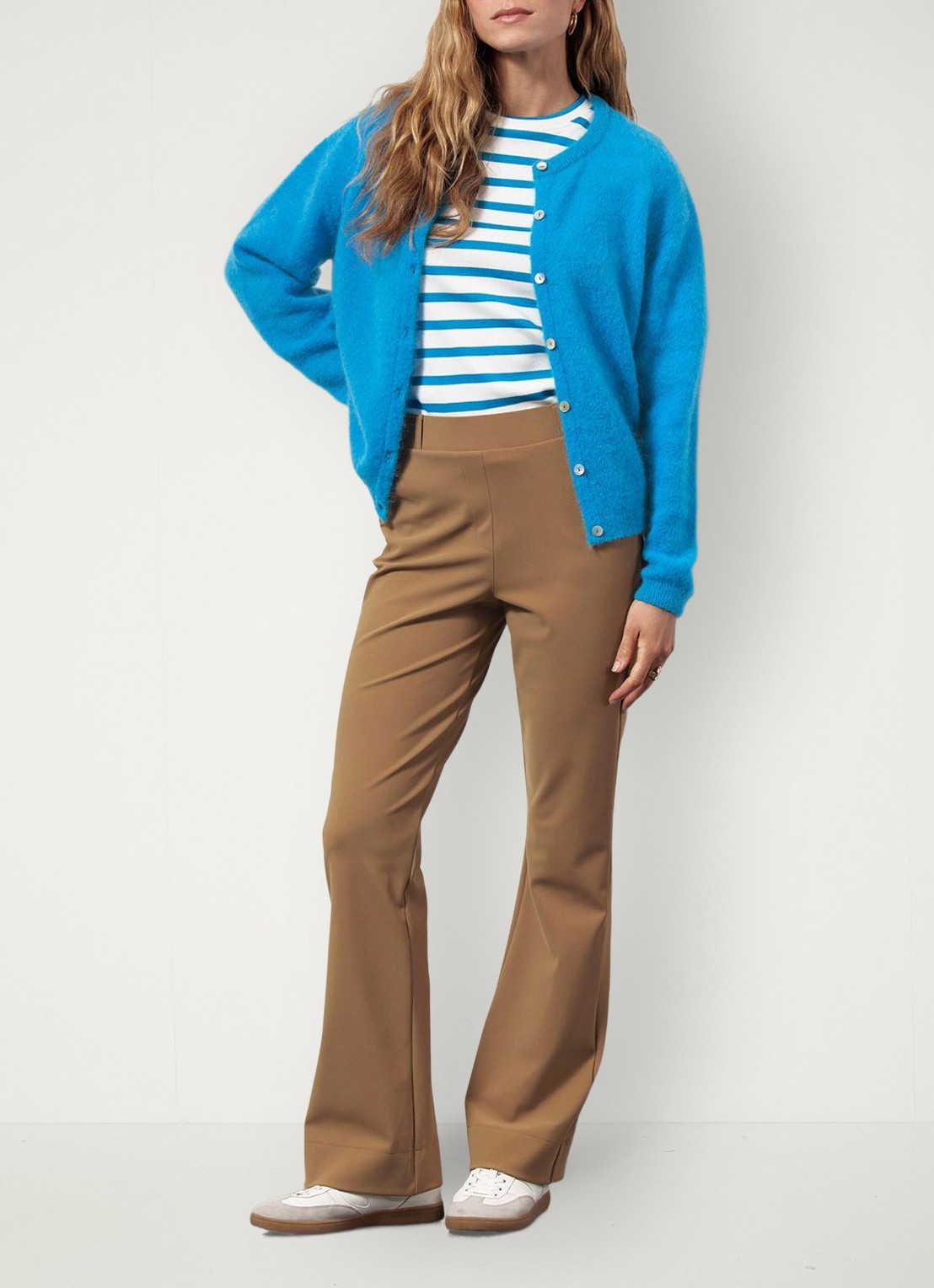 Studio Anneloes Flair mid waist flared fit pantalon van travelstof - voorkant 5 okergeel