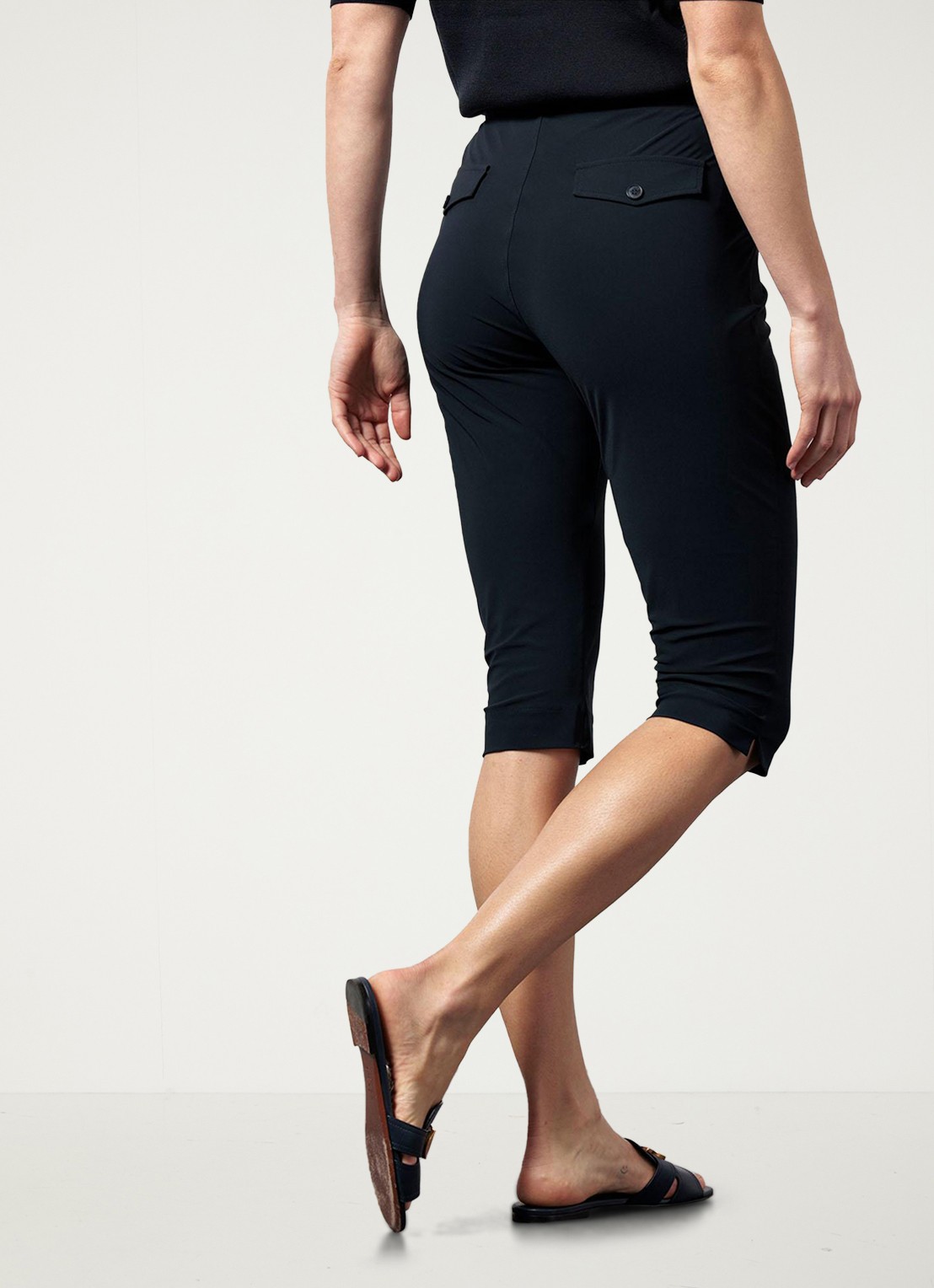 Studio Anneloes Hanna mid waist slim fit cropped broek van travelstof - achterkant 3 donkerblauw