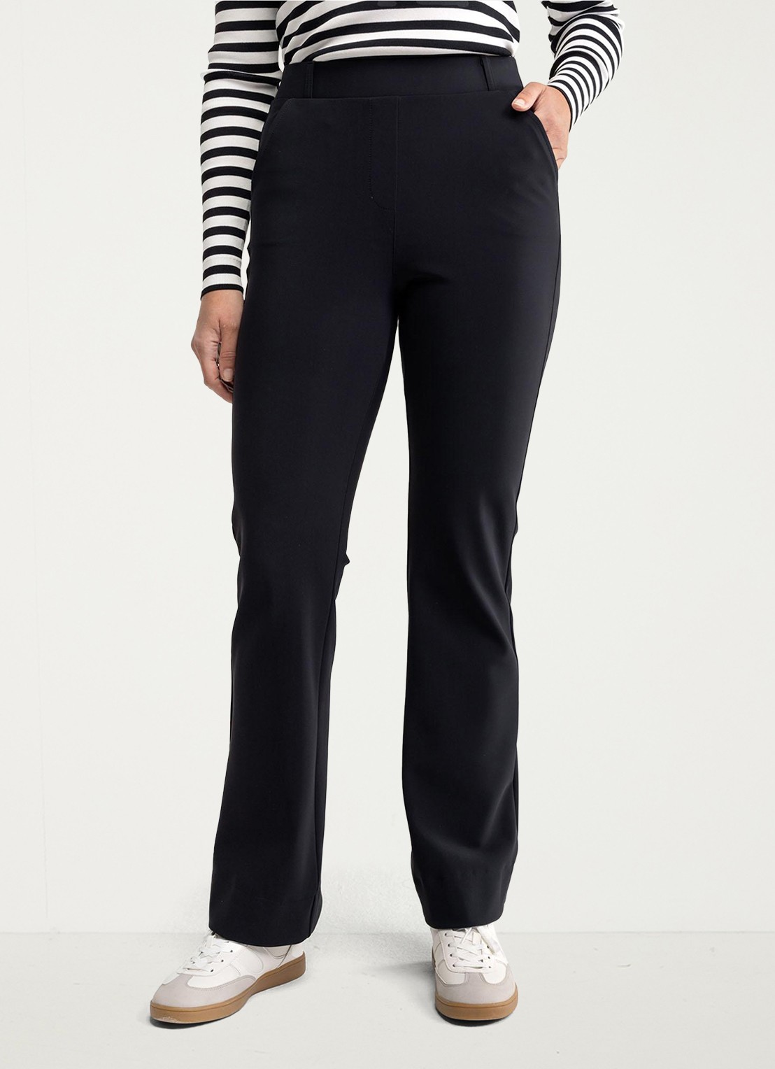 Studio Anneloes High waist flared fit broek met steekzakken - detail 4 zwart
