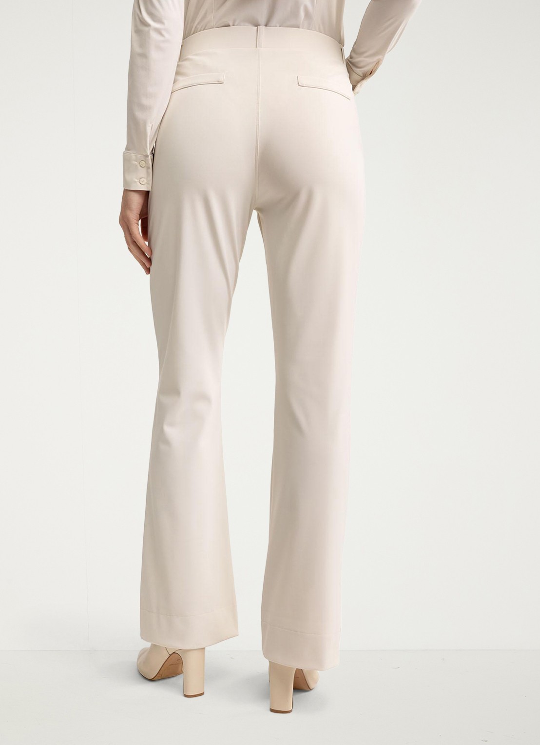 Studio Anneloes High waist flared fit broek met steekzakken - achterkant gebroken wit
