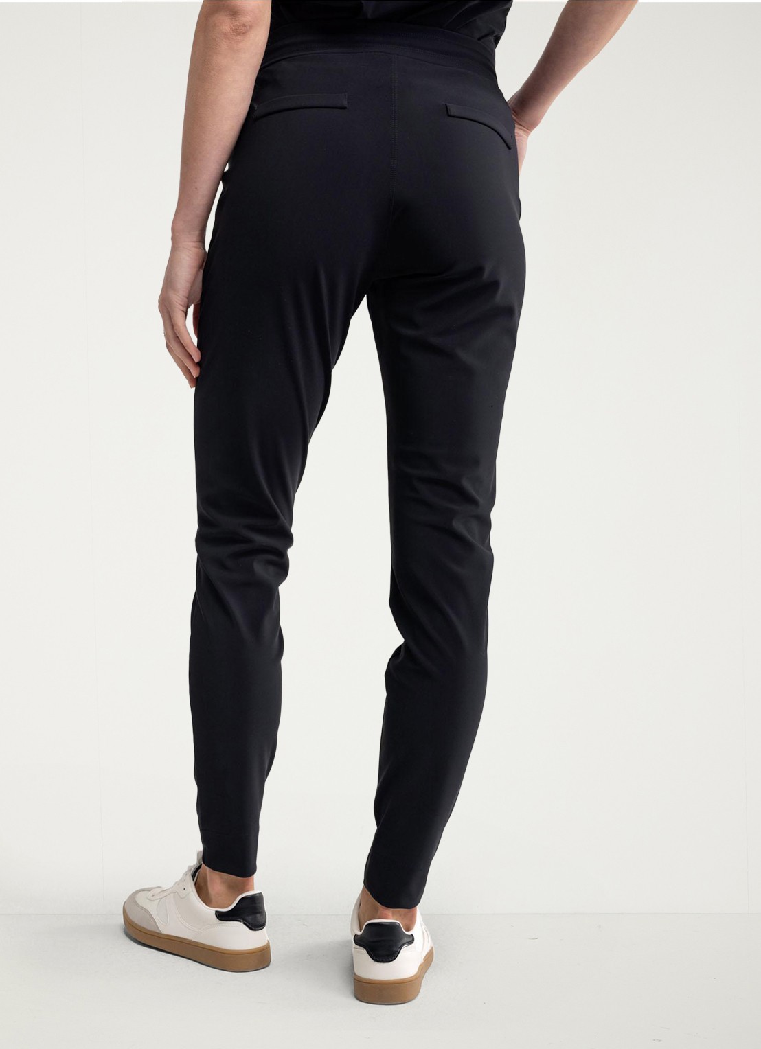 Studio Anneloes High waist tapered fit joggingbroek met steekzakken - achterkant 3 zwart
