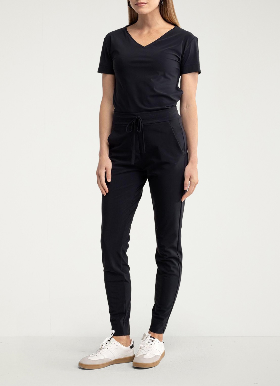 Studio Anneloes High waist tapered fit joggingbroek met steekzakken - voorkant 5 zwart