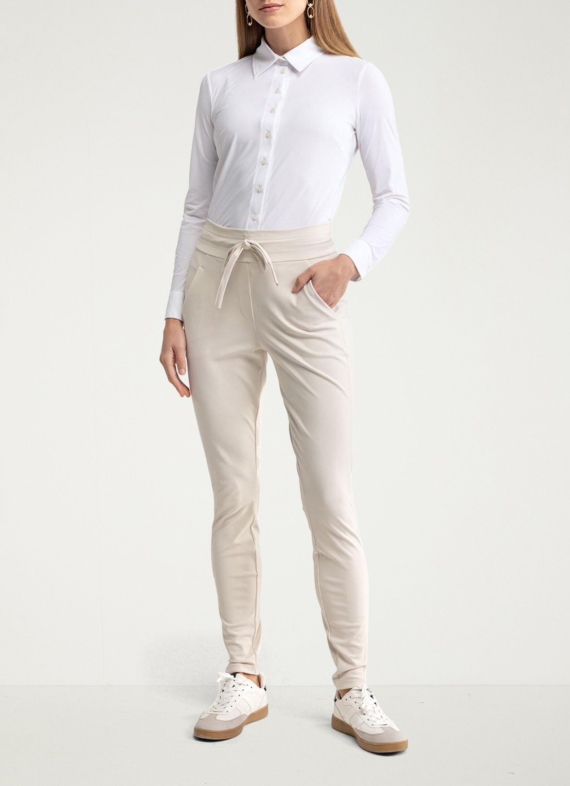 Studio Anneloes High waist tapered fit joggingbroek met steekzakken - voorkant 3 gebroken wit
