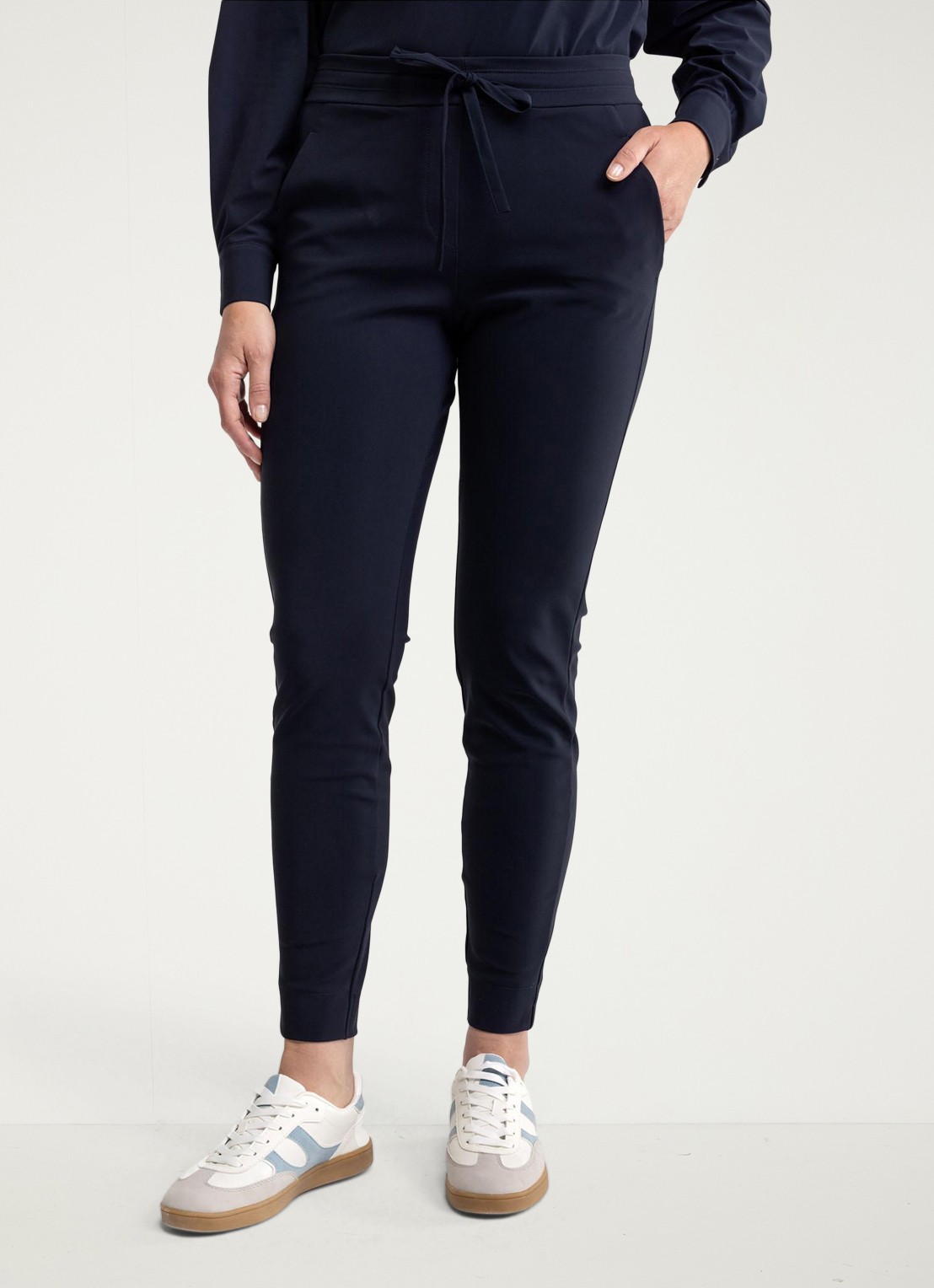 Studio Anneloes High waist tapered fit joggingbroek met steekzakken - detail 4 donkerblauw