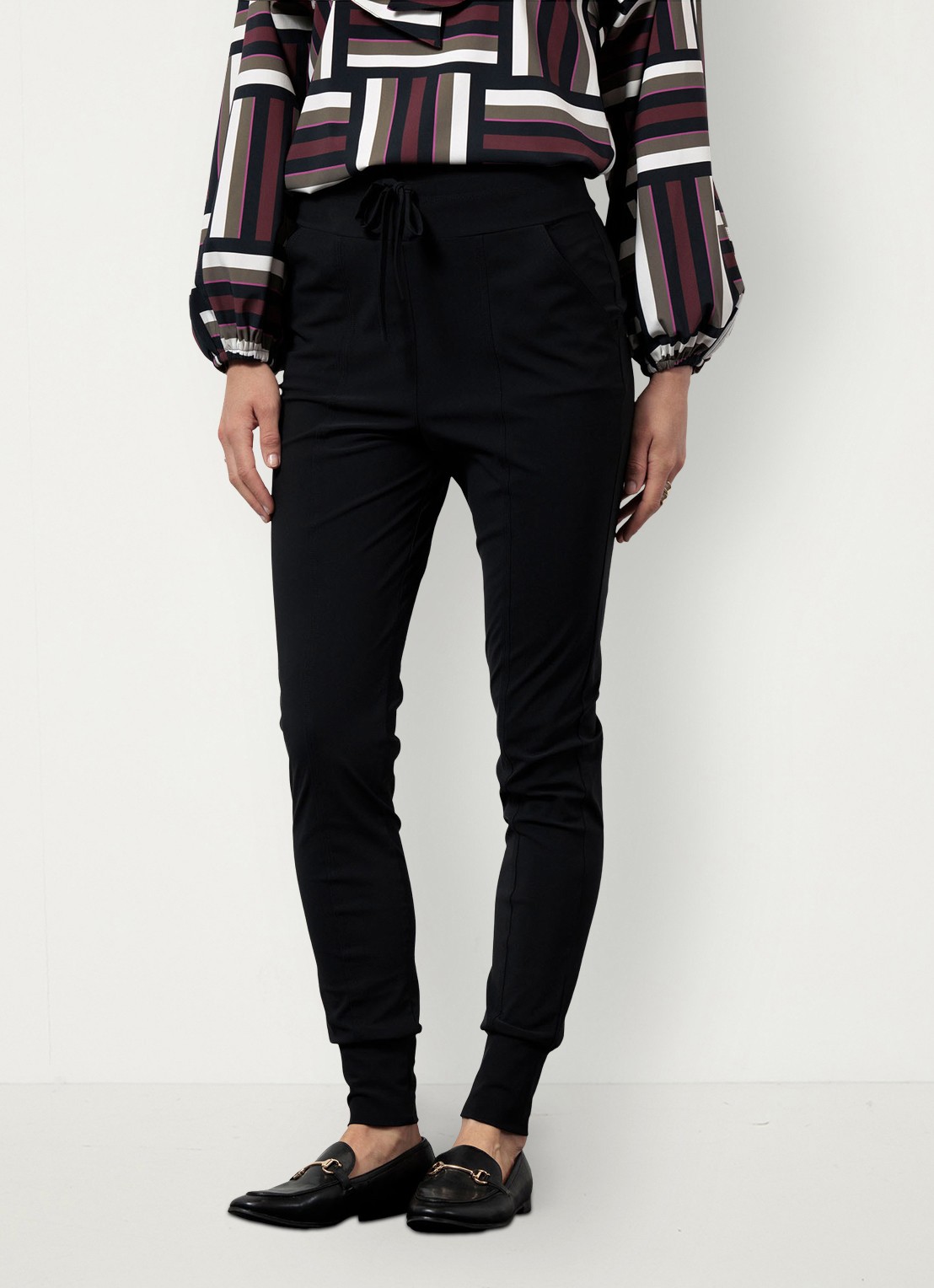 Studio Anneloes High waist tapered fit pantalon met steekzakken - detail 4 zwart