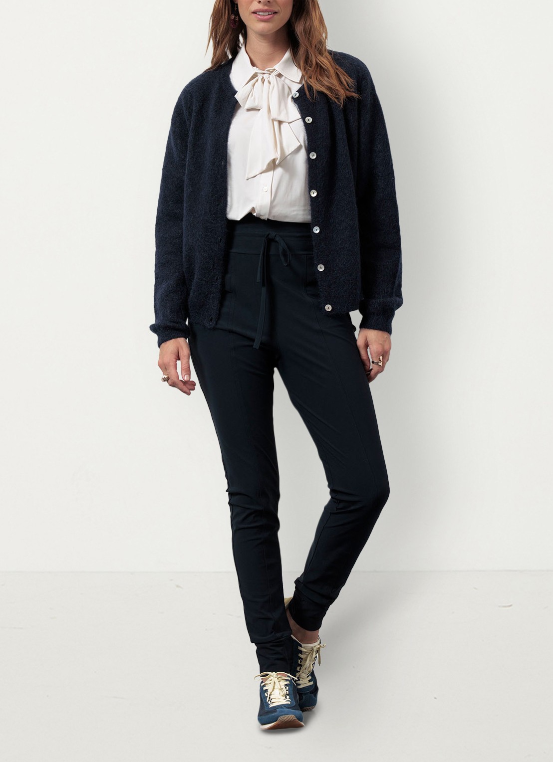 Studio Anneloes High waist tapered fit pantalon met steekzakken - voorkant 5 donkerblauw