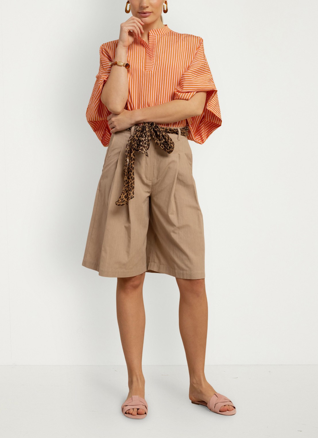 Studio Anneloes High waist wide fit korte broek met steekzakken - detail 2 lichtbruin