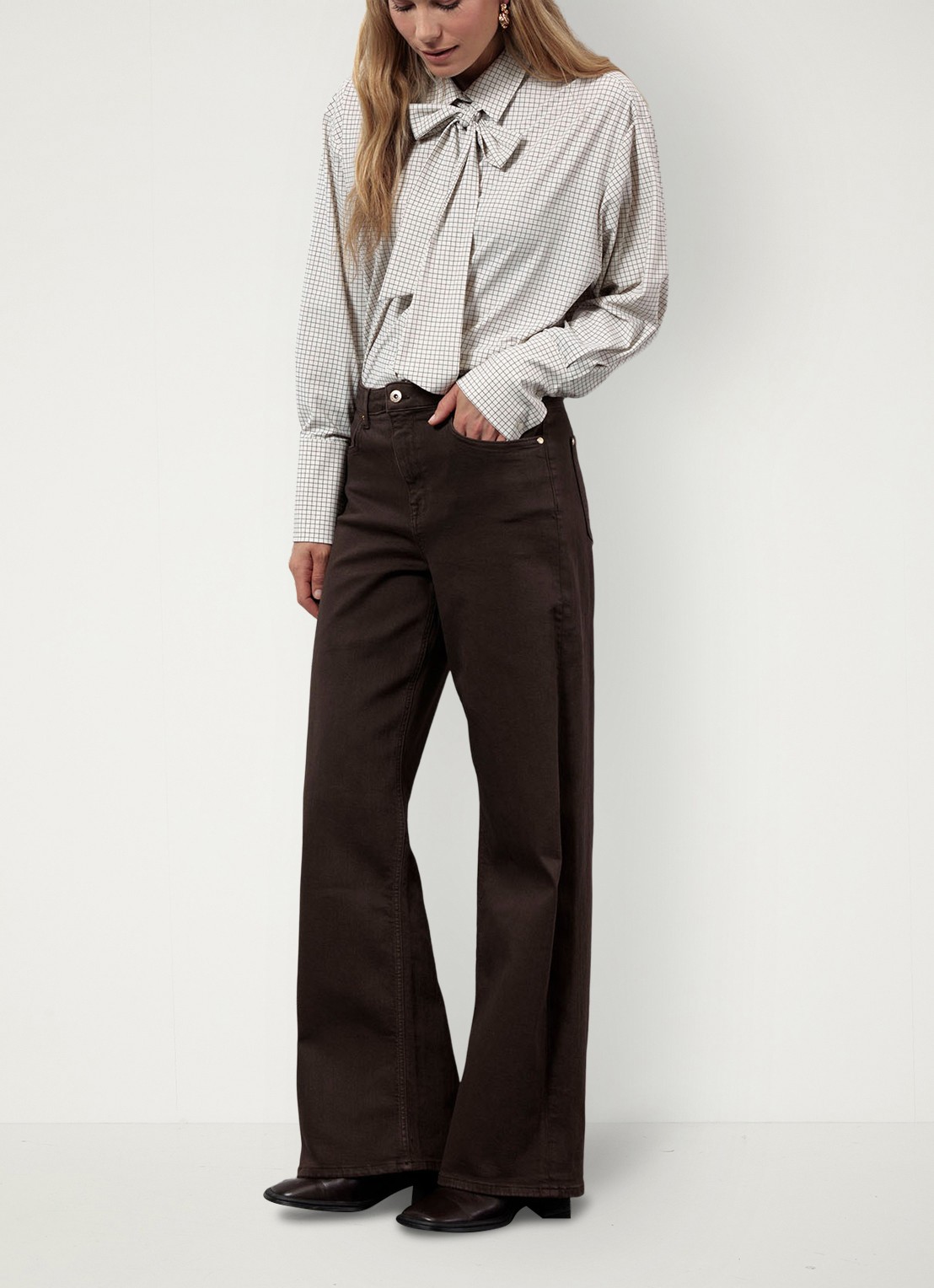 Studio Anneloes High waist wide leg jeans met steekzakken - voorkant 3 bruin