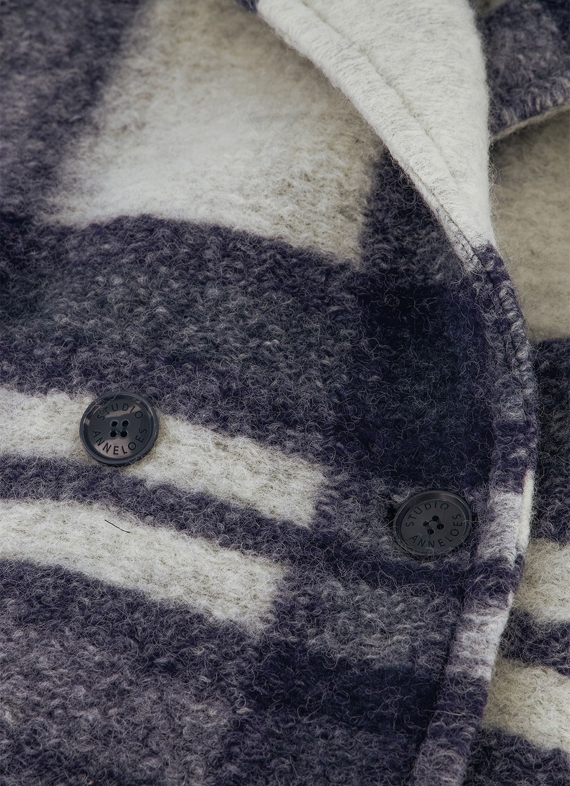 Studio Anneloes Jack in wolblend met ruitdessin - detail 3 blauw