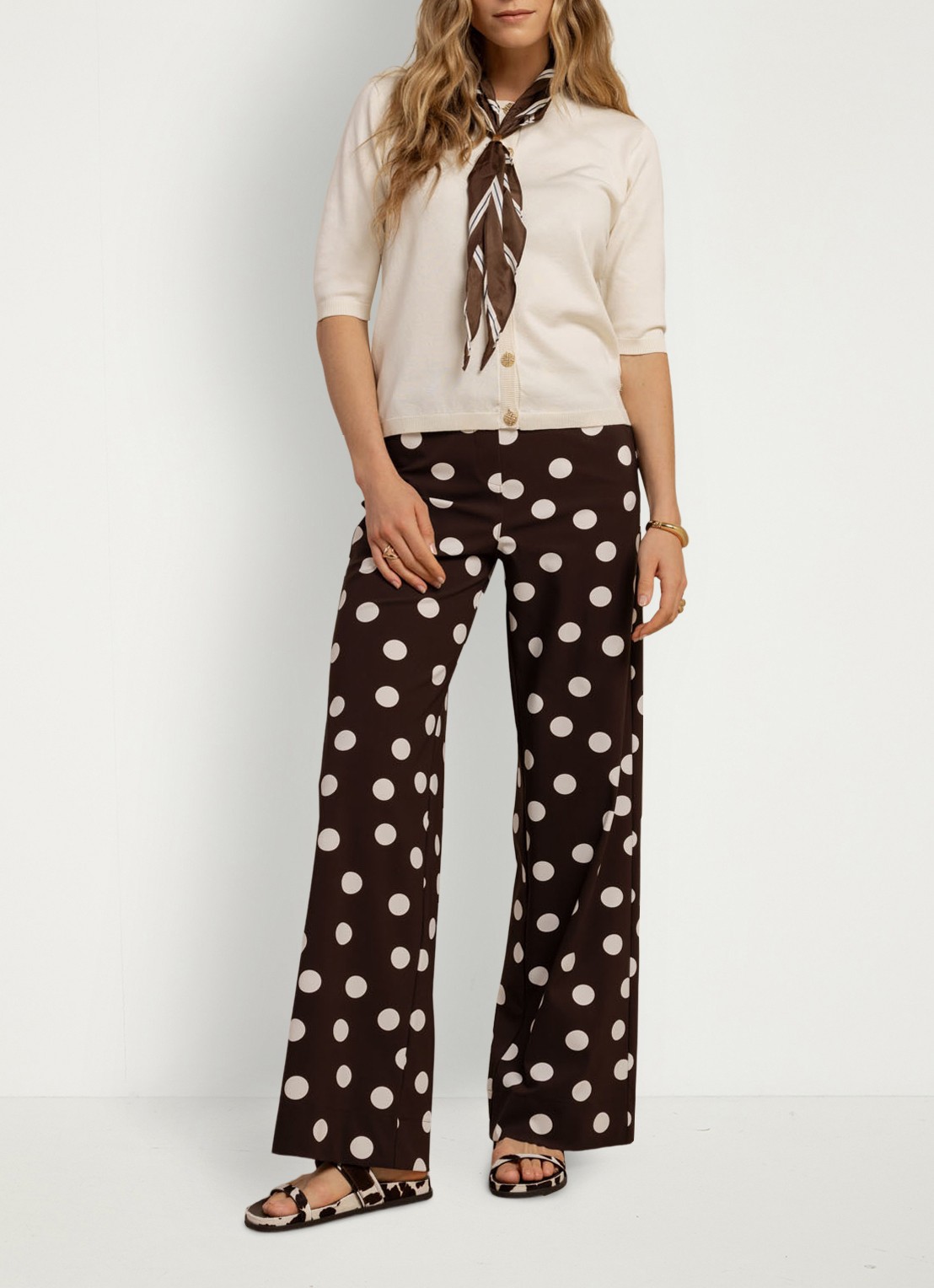 Studio Anneloes Jerry ribgebreide vest met met sierknopen - voorkant 2 naturel