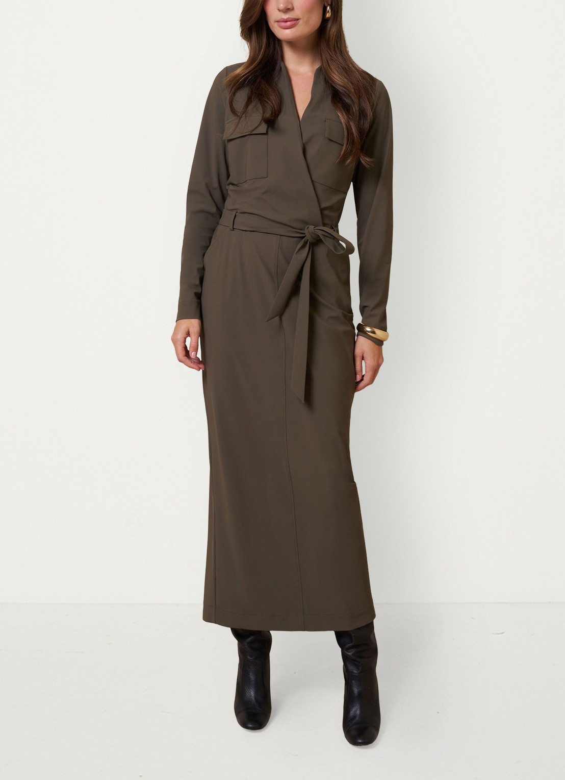 Studio Anneloes Jette midi jurk met strikceintuur - detail groen