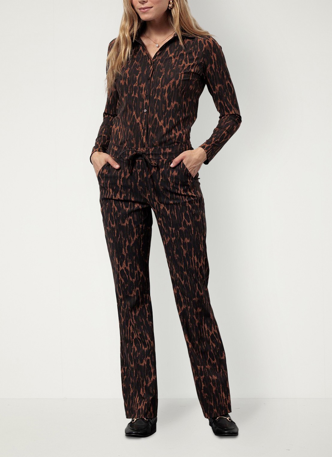 Studio Anneloes Kenia blouse met dierenprint - voorkant 2 oranjebruin