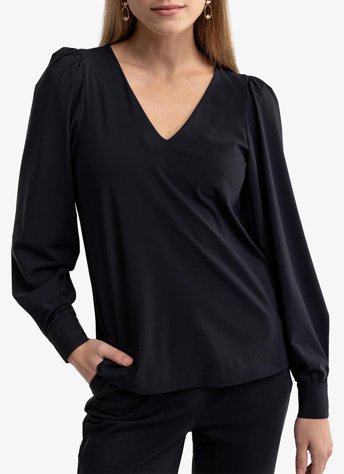 Studio Anneloes Les top met V-hals - detail 2 zwart