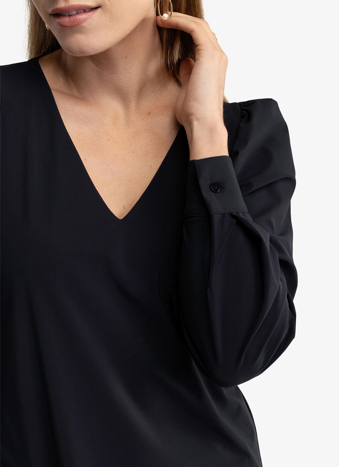 Studio Anneloes Les top met V-hals - detail 3 zwart
