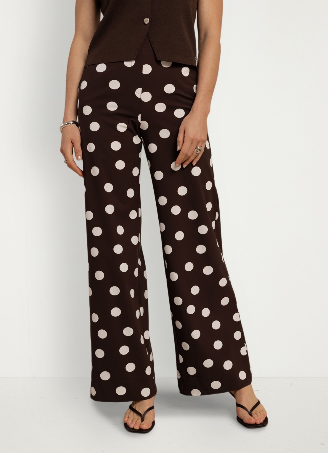 Studio Anneloes Lexie high waist wide fit broek met steekzakken en stippenprint - detail 3 bruin
