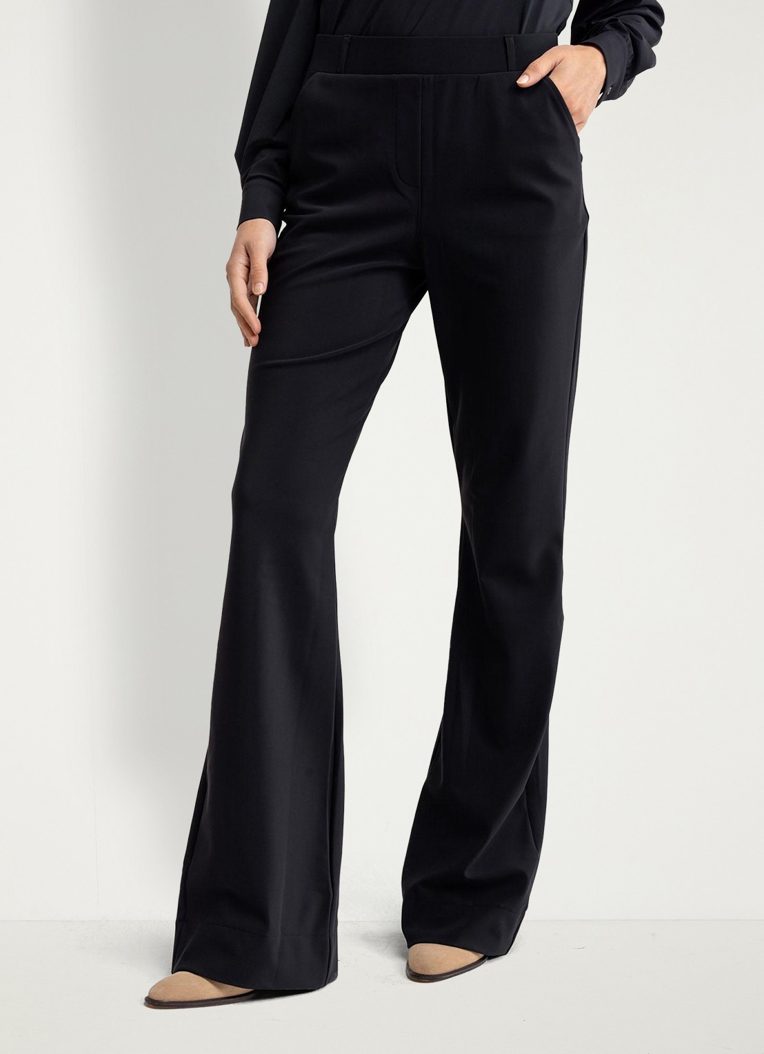 Studio Anneloes Long high waist flared fit broek met steekzakken - detail 2 zwart