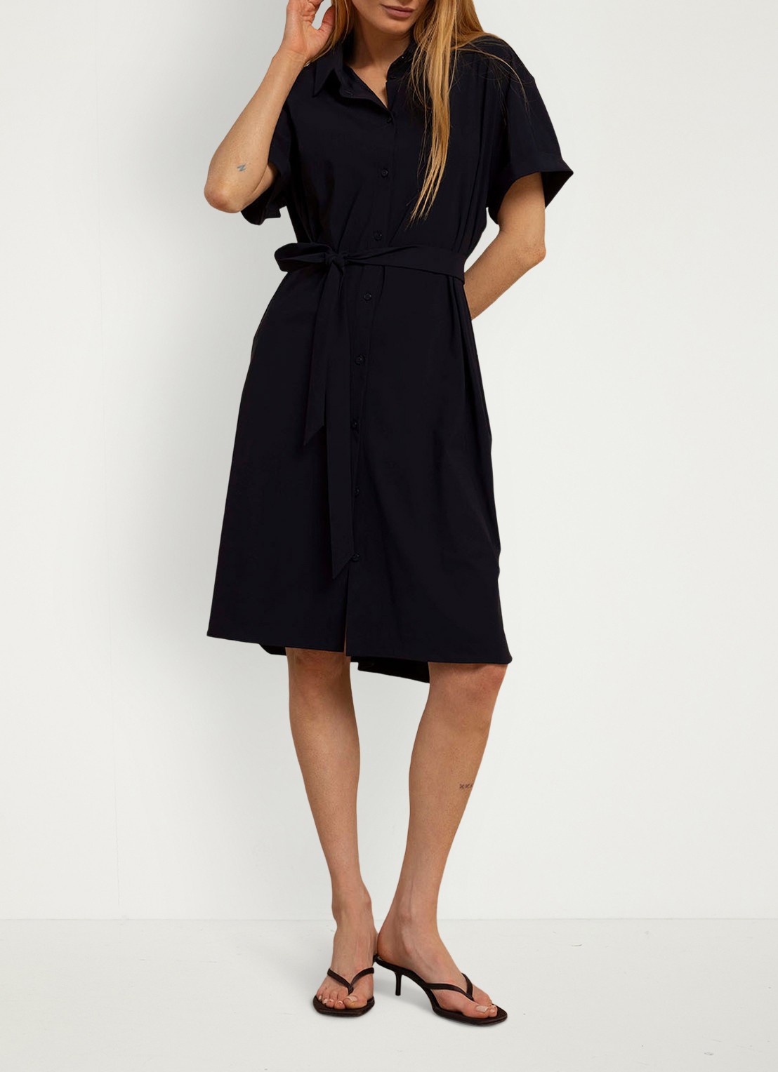 Studio Anneloes Louni midi blousejurk met strikceintuur - detail donkerblauw