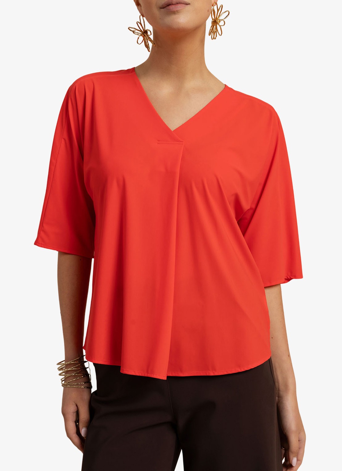 Studio Anneloes Marly top met V-hals - detail 4 koraal