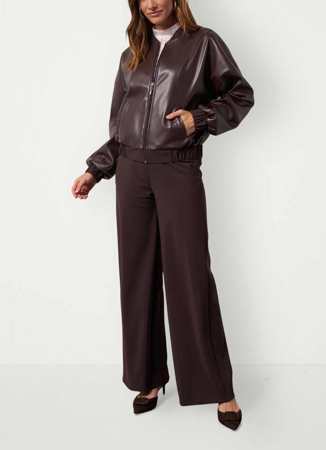 Studio Anneloes Mayte bomberjack van imitatieleer - voorkant 3 bruin