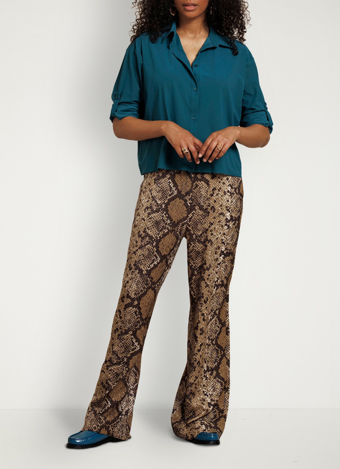 Studio Anneloes Mienke high waist wide fit pantalon met slangenprint - voorkant 3 bruin
