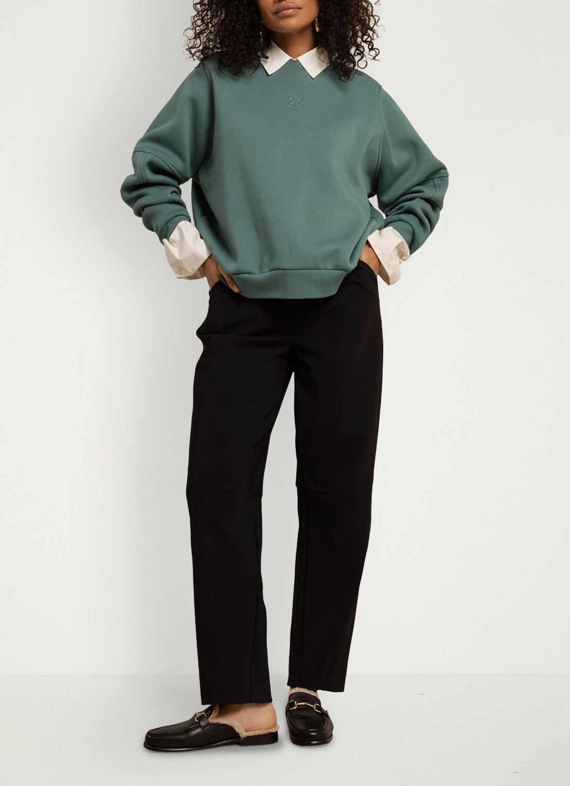 Studio Anneloes Pleuni Studio sweater met logo borduring - voorkant 5 groen