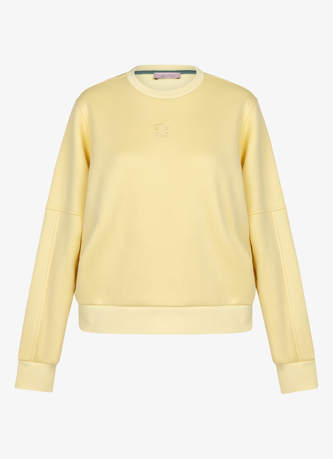 Studio Anneloes Pleuni sweater met logo - voorkant 2 geel