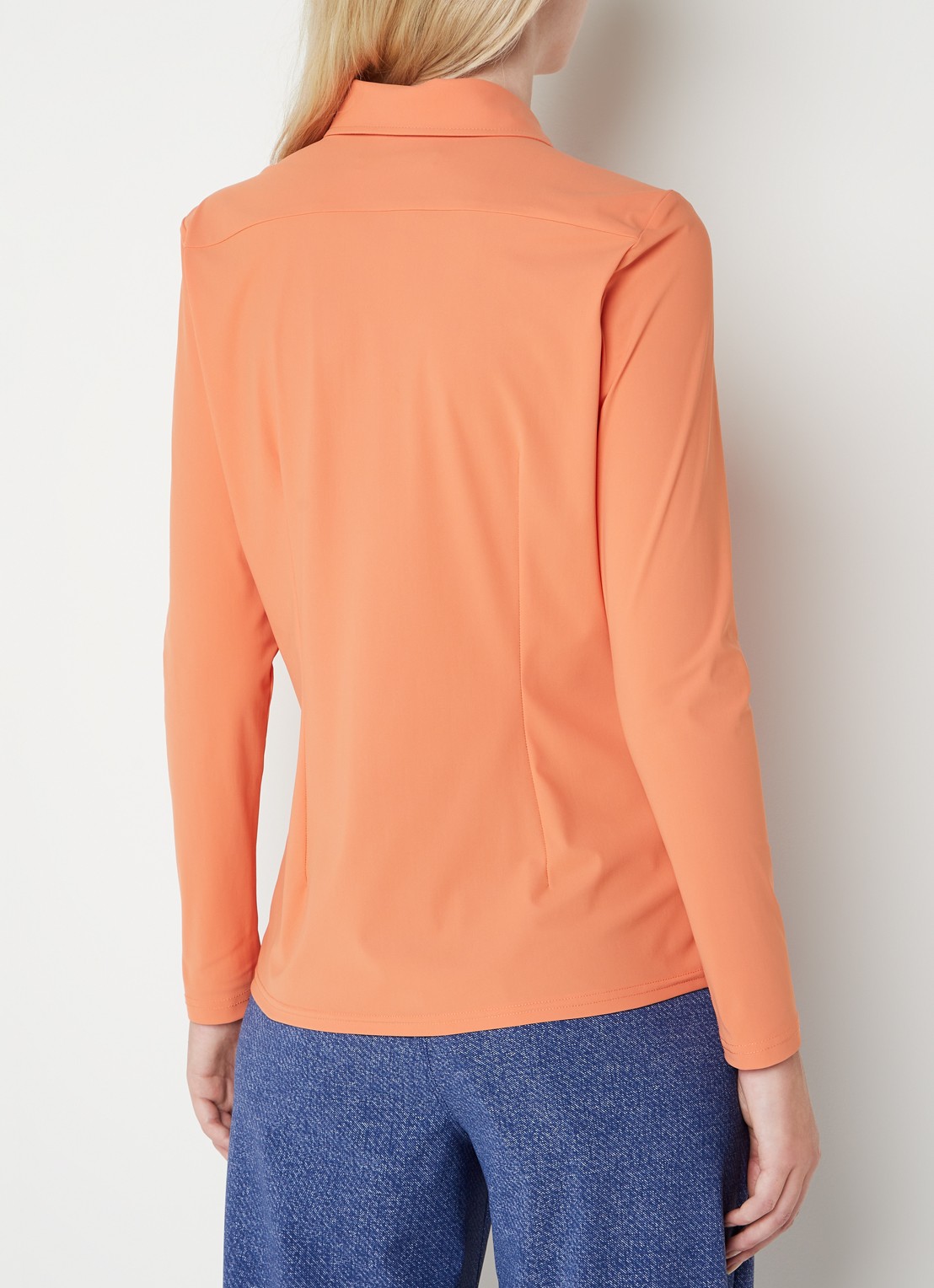 Studio Anneloes Poppy blouse van travelstof  - achterkant orange