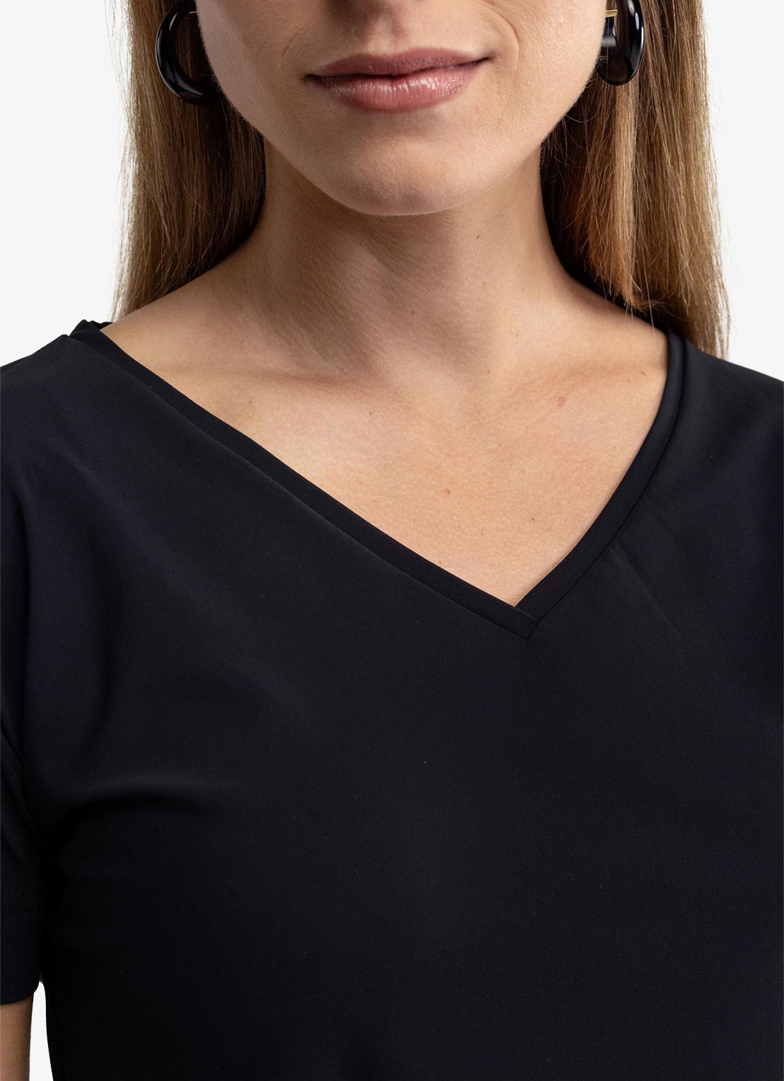 Studio Anneloes Roller T-shirt met V-hals - detail 5 zwart