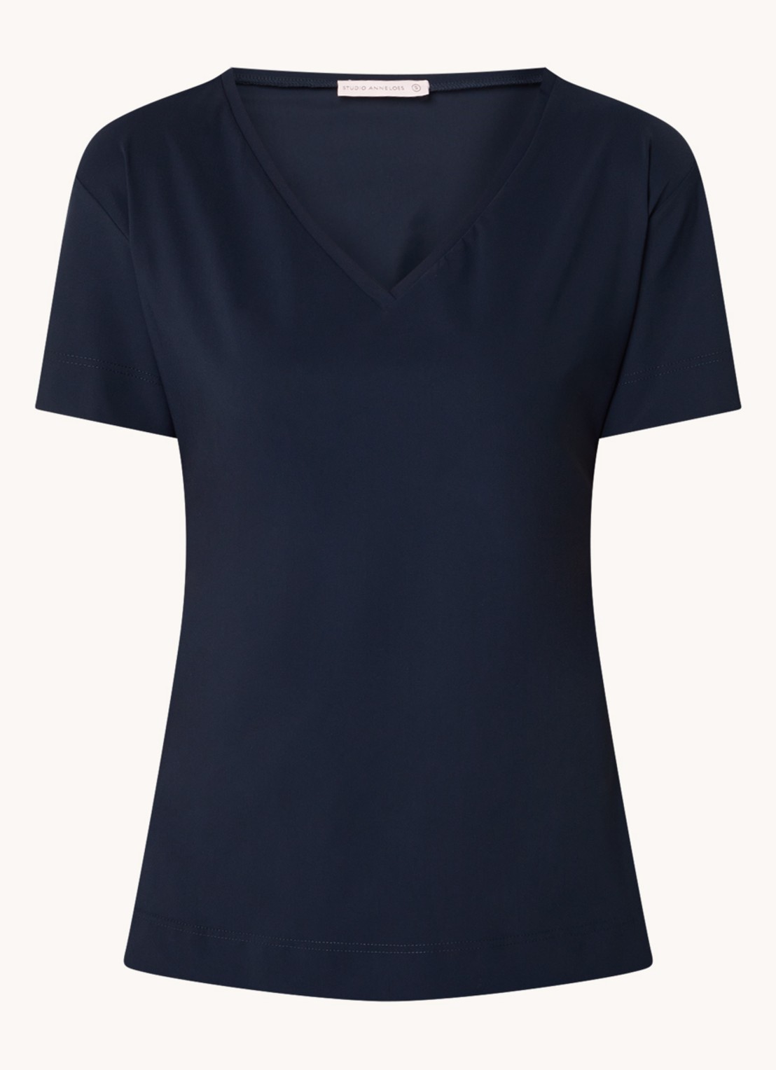 Studio Anneloes Roller T-shirt van travelstof met V-hals - voorkant 2 donkerblauw