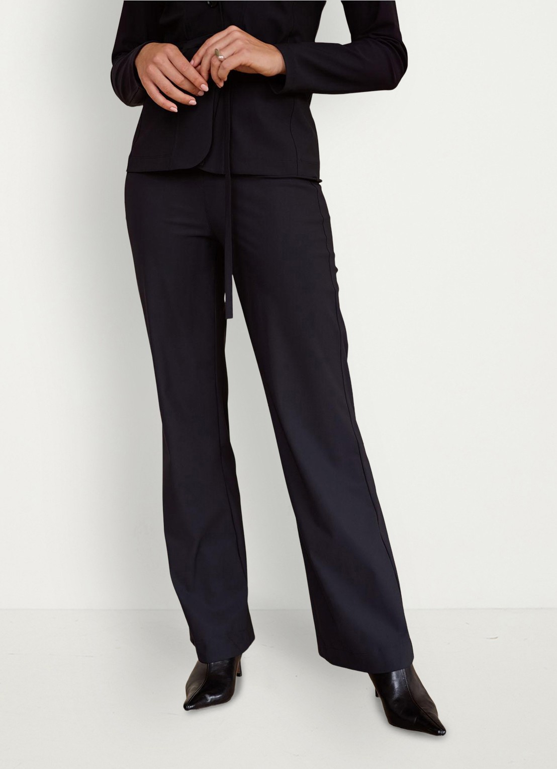 Studio Anneloes Sally mid waist flared fit broek van travelstof - detail 2 zwart