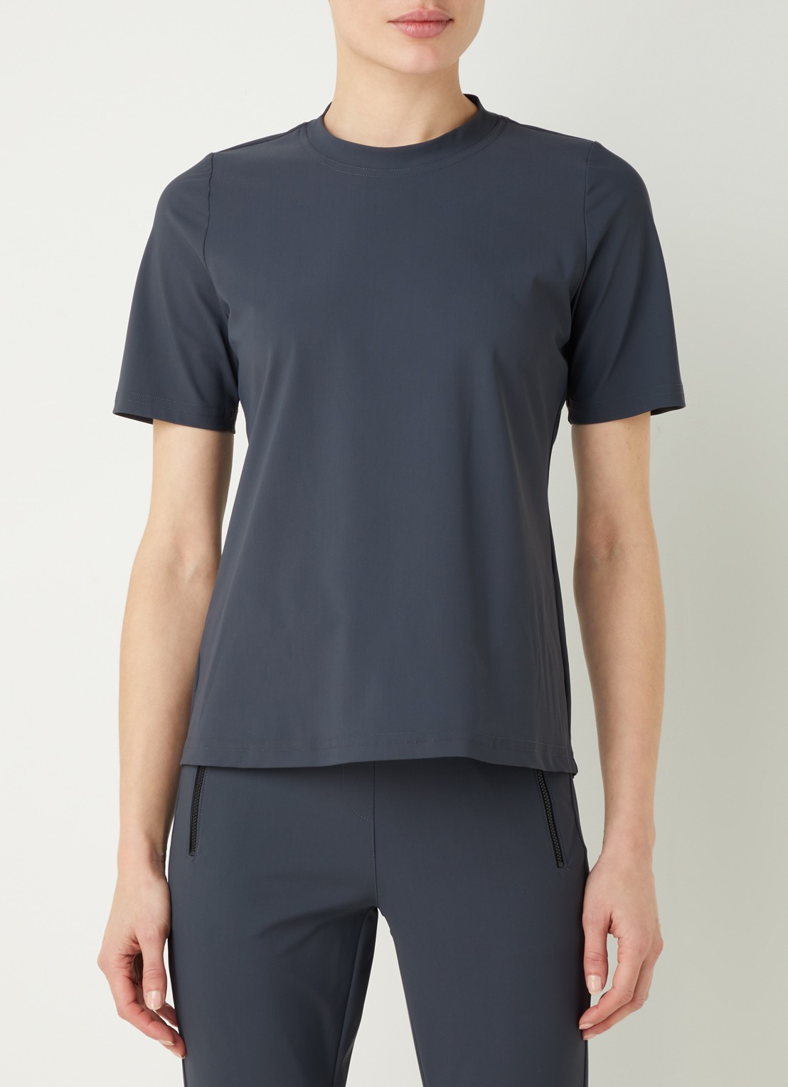 Studio Anneloes Travel T-shirt van travelstof - detail 4 antraciet