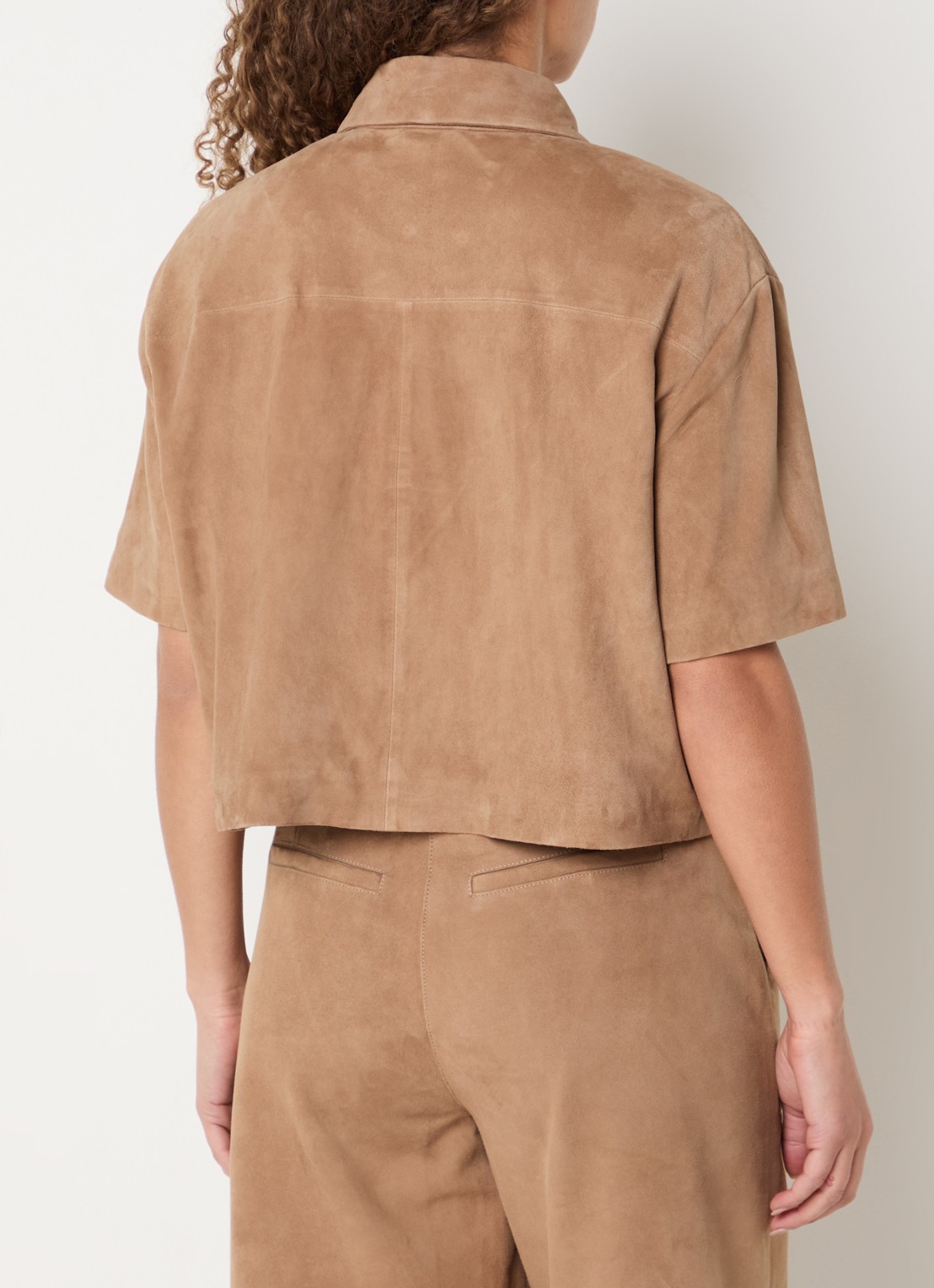 STUDIO AR Eveline blouse van suède  - achterkant camel